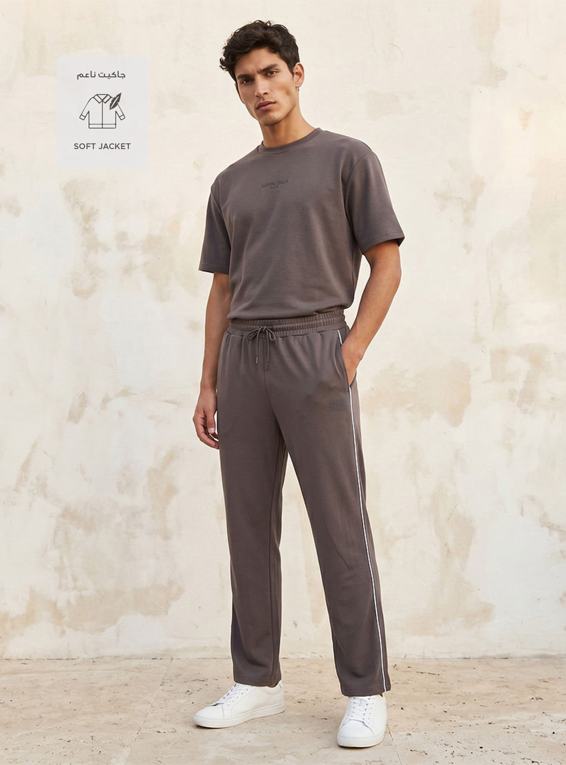 بنطلون رياضي ناعم الملمس بخصر برباط من كابا-men-clothing-sportswearandactivewear-bottoms-joggers-image-3