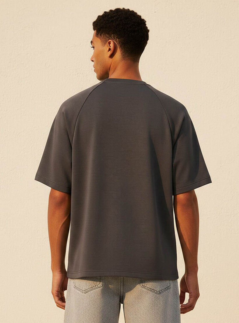تيشيرت مرن فضفاض من لوف بانجولين-men-clothing-sportswearandactivewear-tshirtsandpolos-image-4