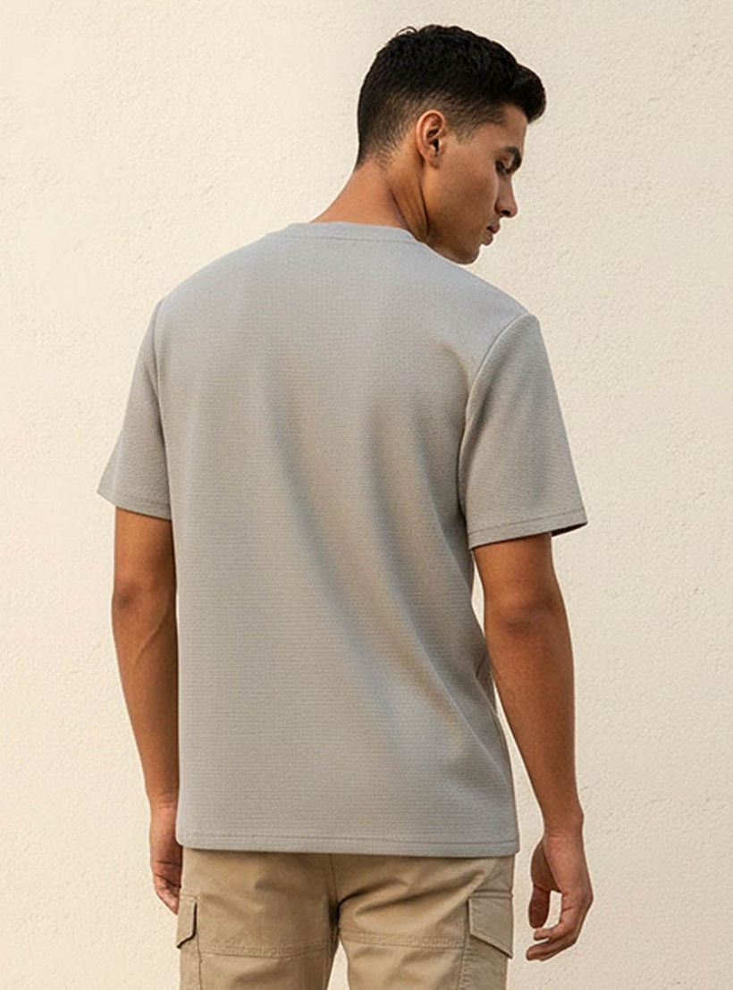تيشيرت بنمط وافل بارز الملمس للرجال من لاف بانجولين-men-clothing-sportswearandactivewear-tshirtsandpolos-image-4