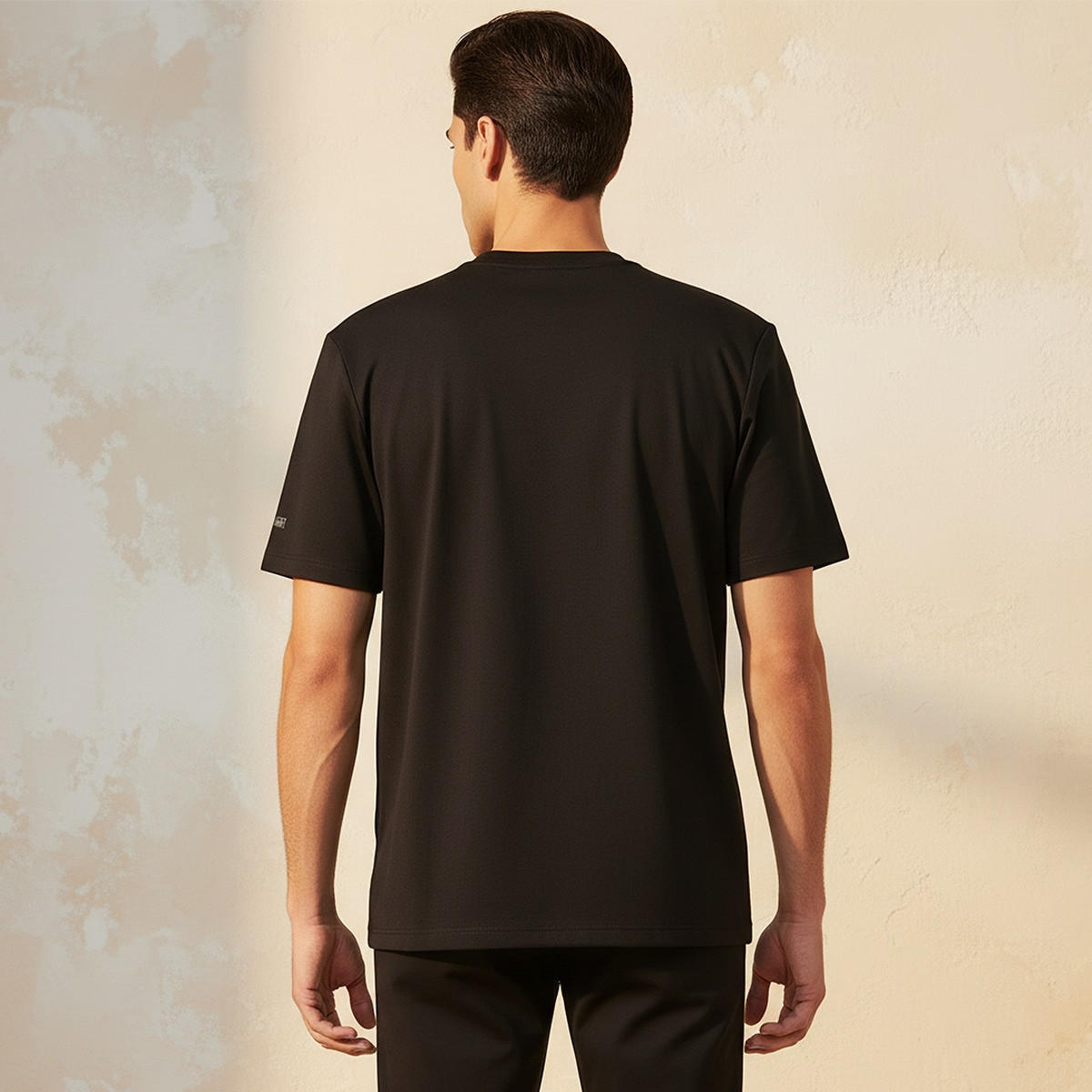 تيشيرت قابل للتمدد في اتجاهين من لاف بانجولين-men-clothing-sportswearandactivewear-tshirtsandpolos-image-4