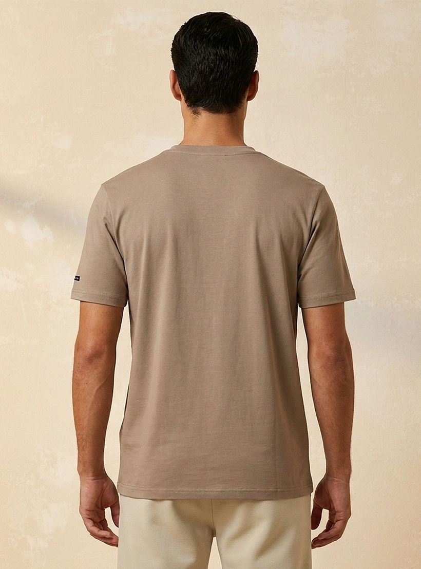 تيشيرت قابل للتمدد في اتجاهين من لاف بانجولين-men-clothing-sportswearandactivewear-tshirtsandpolos-image-4