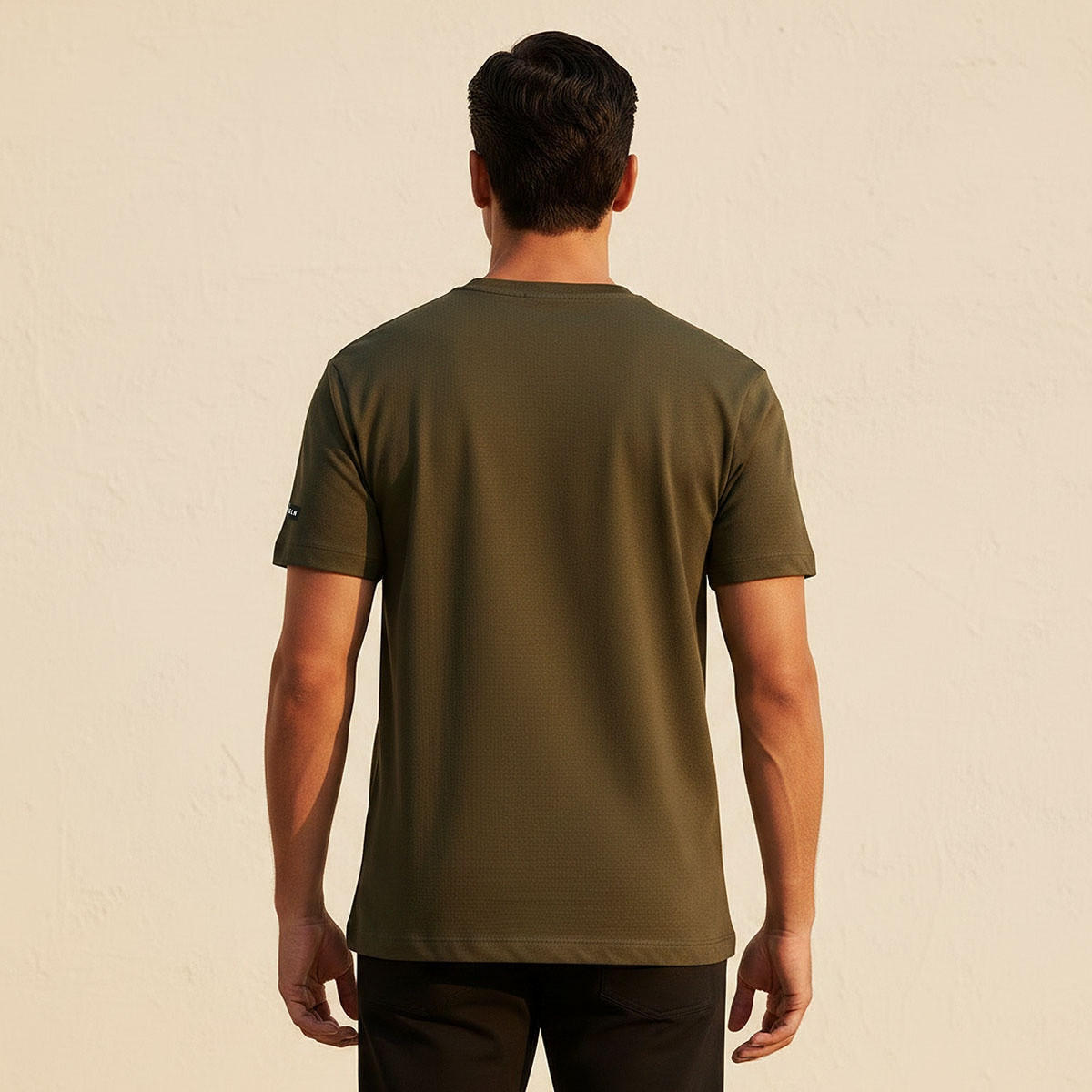 تيشيرت قابل للتمدد في اتجاهين من لاف بانجولين-men-clothing-sportswearandactivewear-tshirtsandpolos-image-4