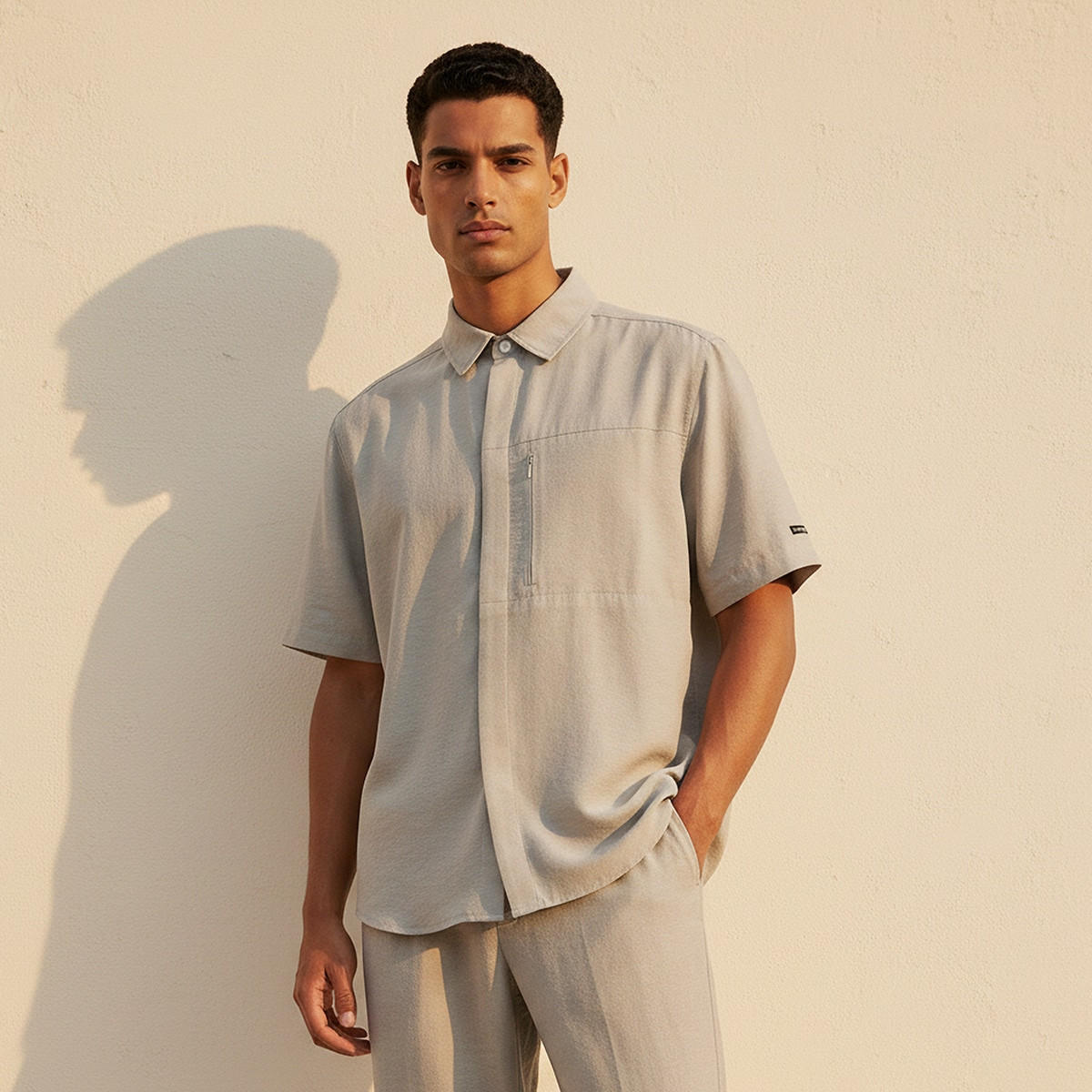 قميص بقصّة مريحة وياقة عادية وأكمام قصيرة من لاف بانجولين-men-clothing-shirts-image-1