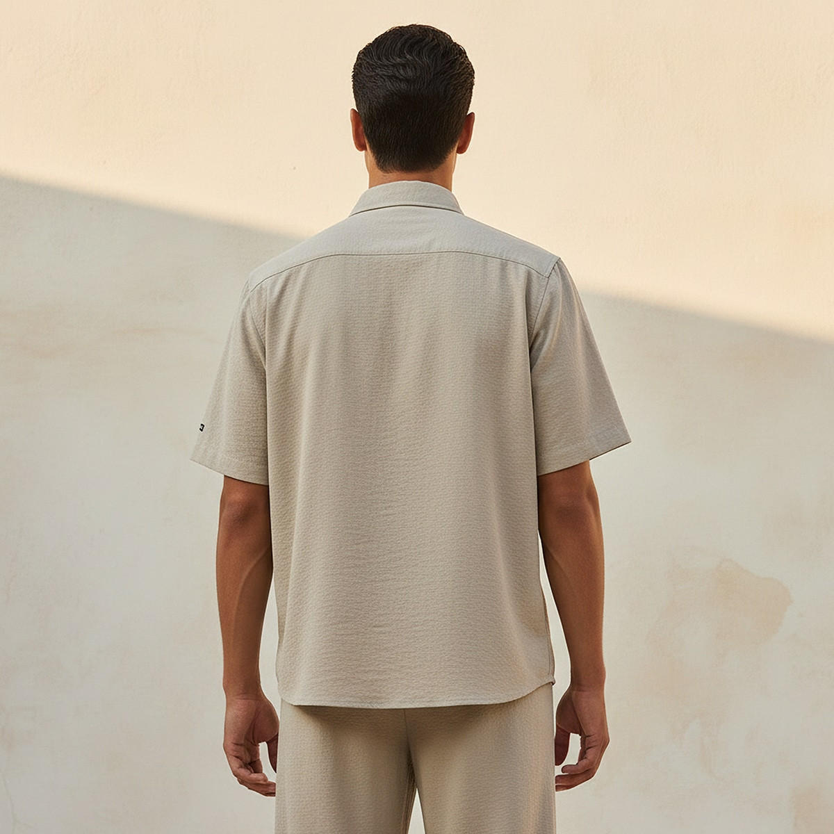 قميص بقصّة مريحة وياقة عادية وأكمام قصيرة من لاف بانجولين-men-clothing-shirts-image-4