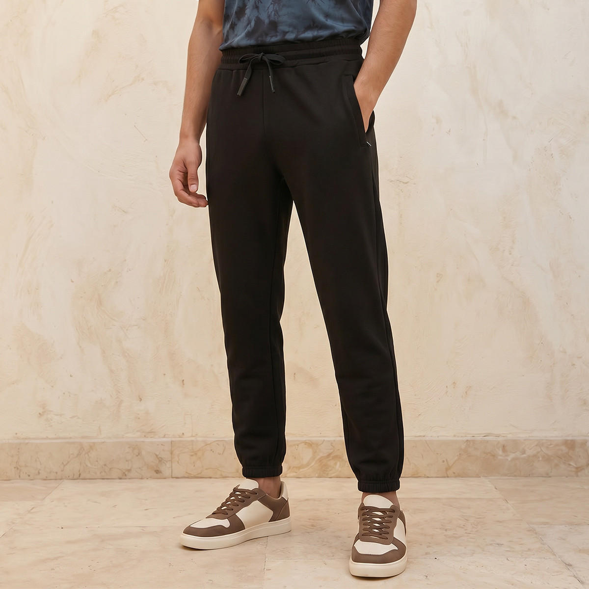 بنطلون رياضي بقصّة عادية وجيوب من لاف بانجولين-men-clothing-sportswearandactivewear-bottoms-joggers-image-1