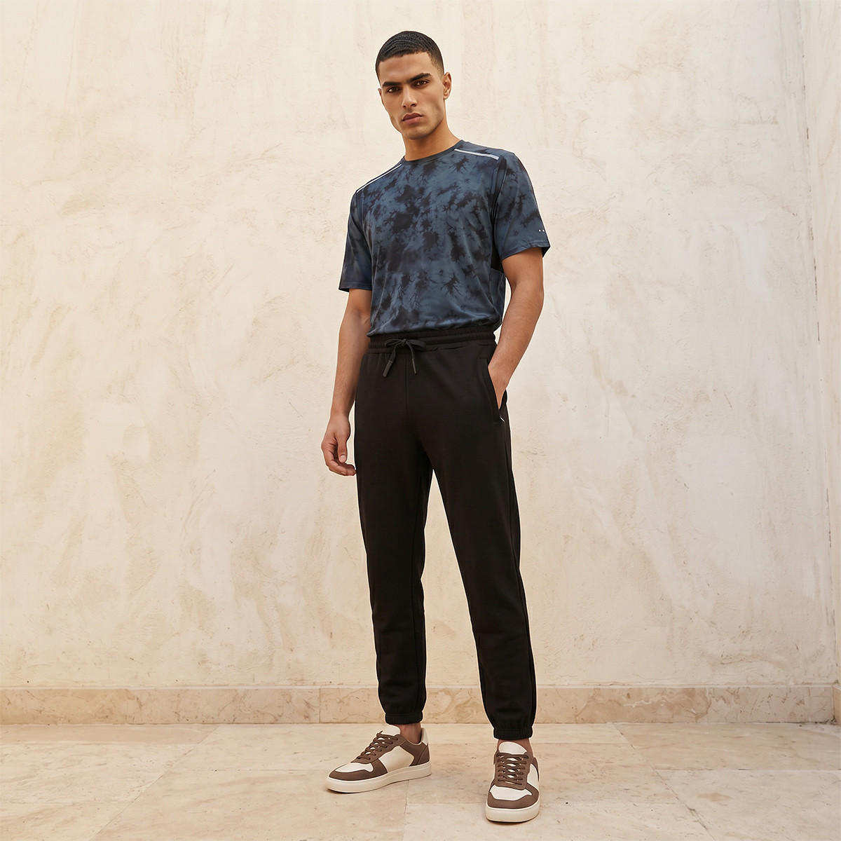 بنطلون رياضي بقصّة عادية وجيوب من لاف بانجولين-men-clothing-sportswearandactivewear-bottoms-joggers-image-3