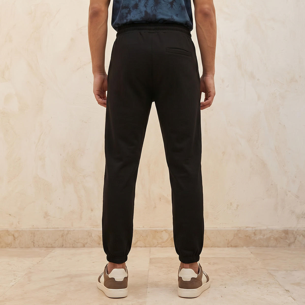 بنطلون رياضي بقصّة عادية وجيوب من لاف بانجولين-men-clothing-sportswearandactivewear-bottoms-joggers-image-4