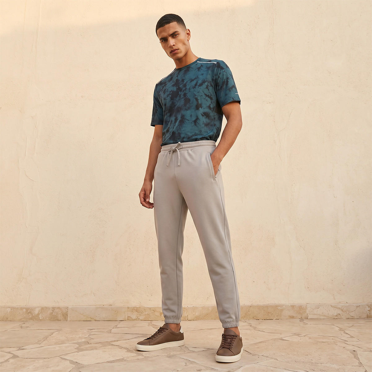 بنطلون رياضي بقصّة عادية وجيوب من لاف بانجولين-men-clothing-sportswearandactivewear-bottoms-joggers-image-3