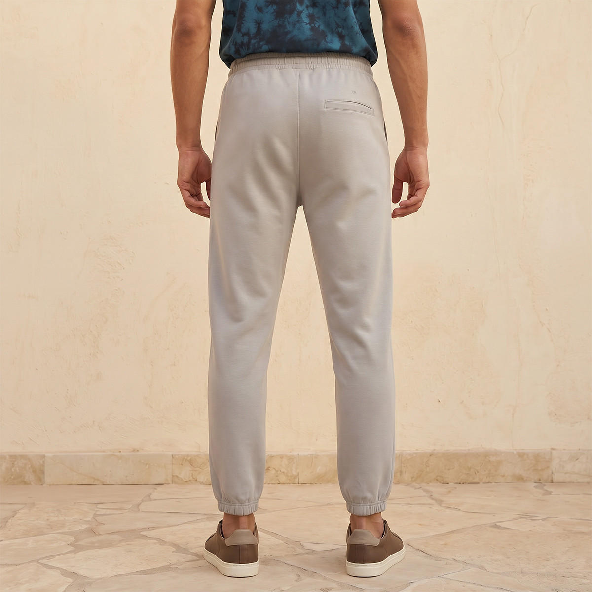 بنطلون رياضي بقصّة عادية وجيوب من لاف بانجولين-men-clothing-sportswearandactivewear-bottoms-joggers-image-4