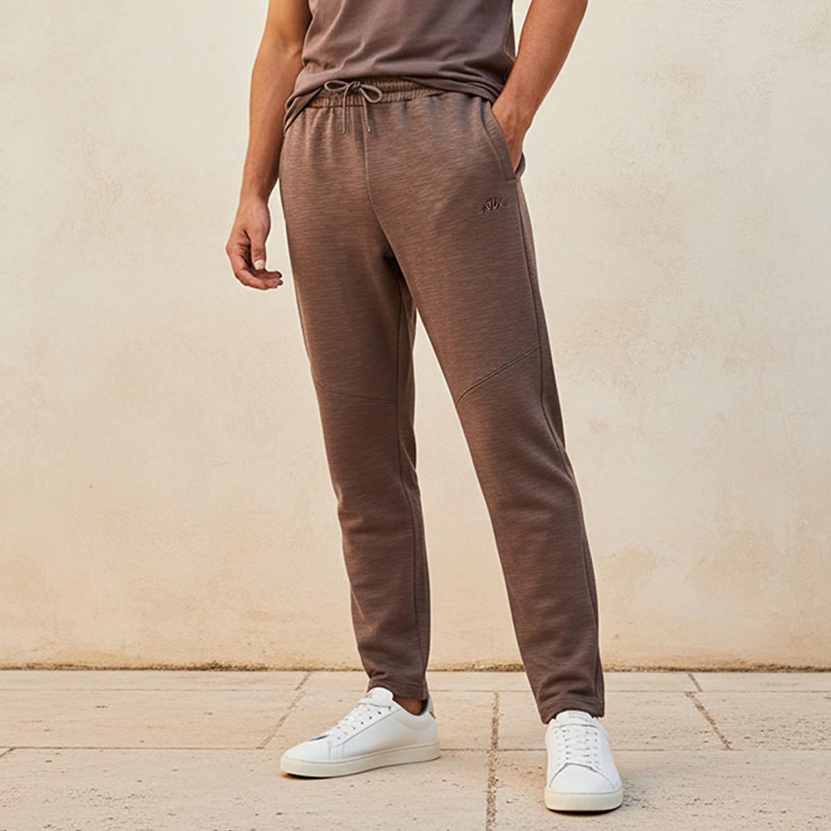 بنطلون رياضي بقصّة عادية وجيوب للرجال من كابا-men-clothing-sportswearandactivewear-bottoms-joggers-image-1