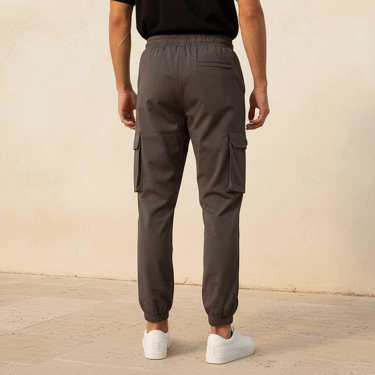 بنطلون كارجو بخصر برباط من لاف بانجولين-men-clothing-sportswearandactivewear-bottoms-joggers-image-4
