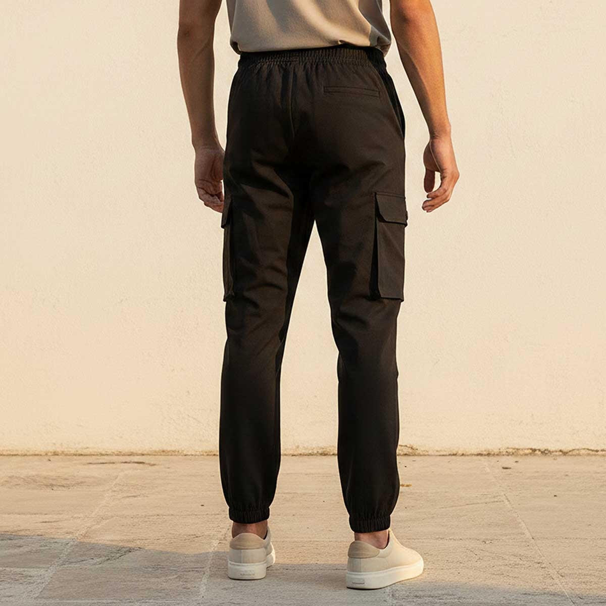 بنطلون كارجو بخصر برباط من لاف بانجولين-men-clothing-sportswearandactivewear-bottoms-joggers-image-4