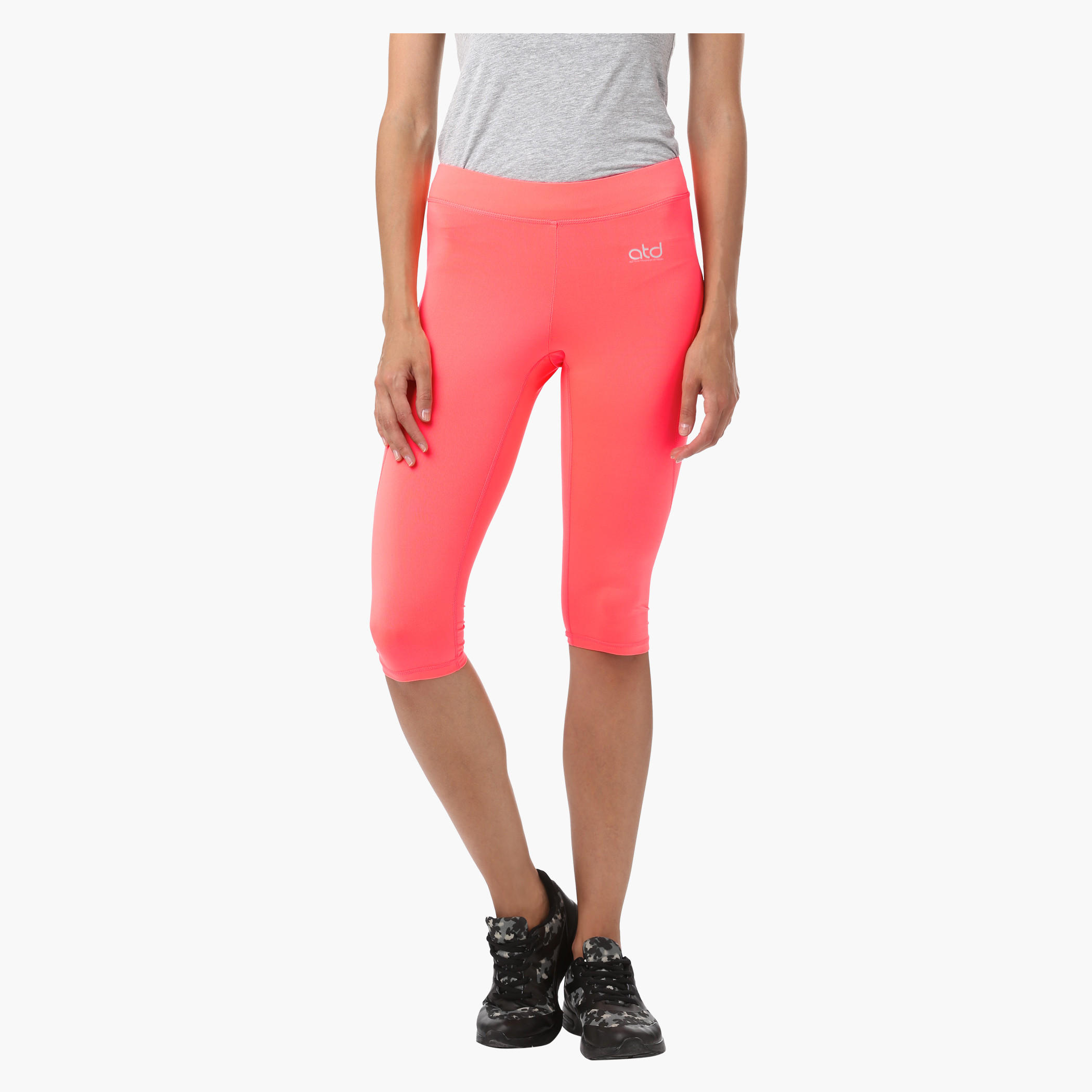 Shorts with Reflective Print in Regular Fit-women-clothing-sportswearandactivewear-bottoms-image-5