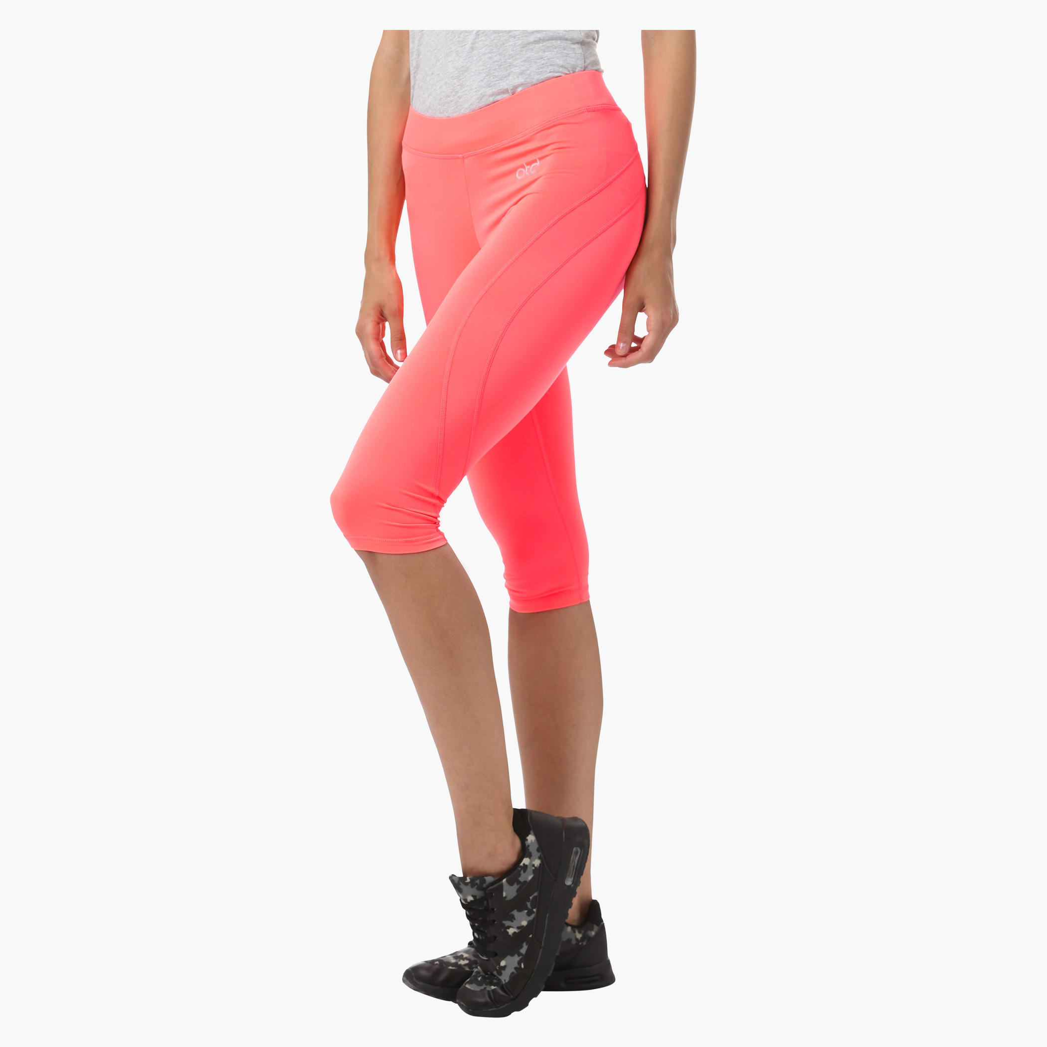 Shorts with Reflective Print in Regular Fit-women-clothing-sportswearandactivewear-bottoms-image-3
