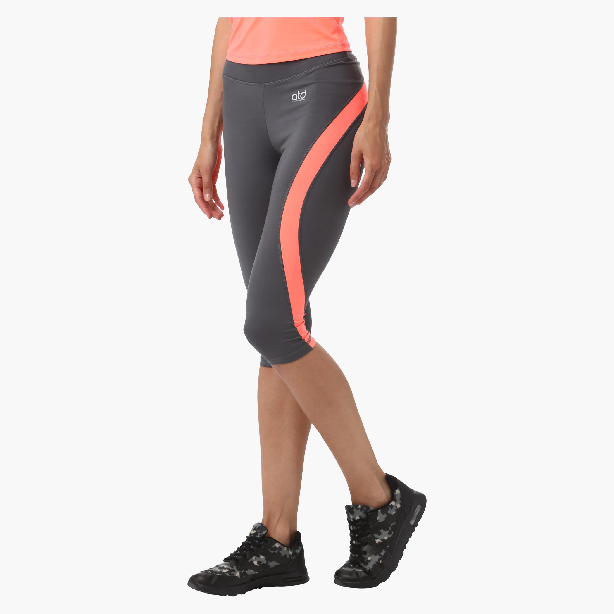 Three Fourth Leggings with Cut and Sew Details in Regular Fit-women-clothing-sportswearandactivewear-bottoms-image-3