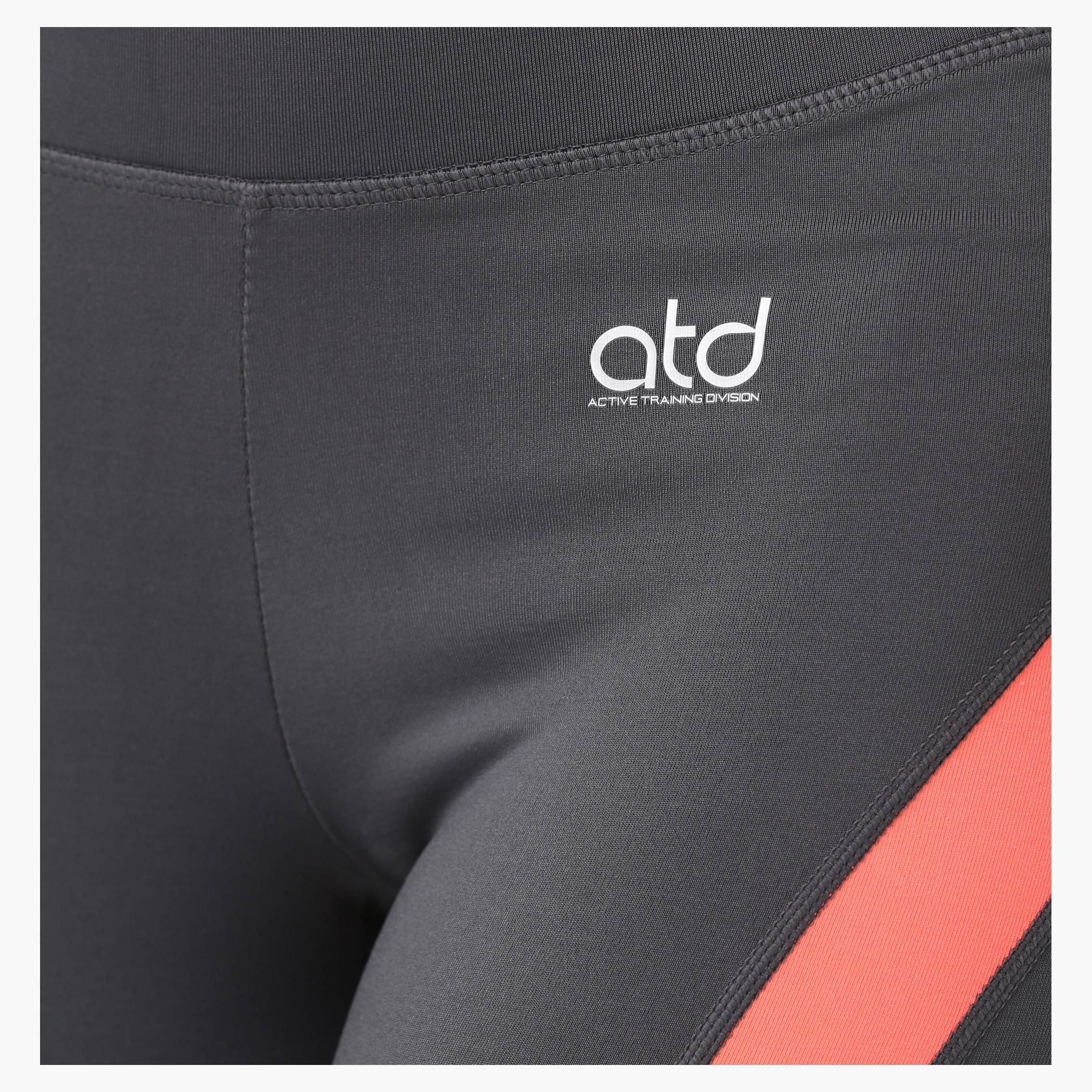 Three Fourth Leggings with Cut and Sew Details in Regular Fit-women-clothing-sportswearandactivewear-bottoms-image-4