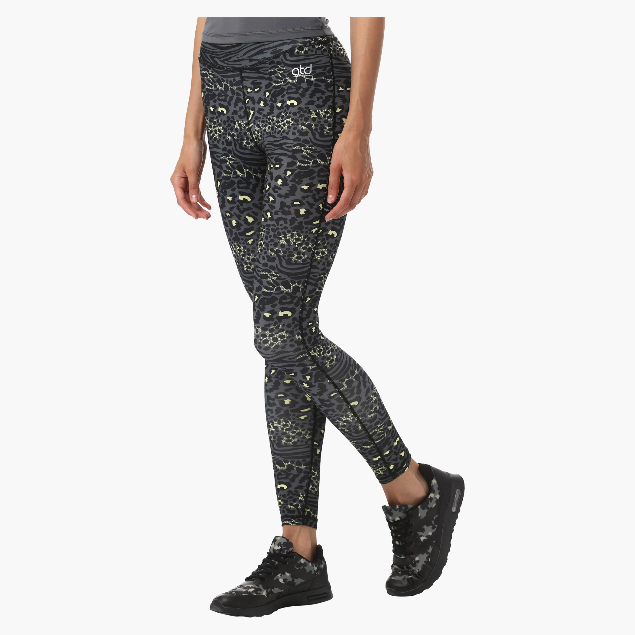 Printed Leggings in Regular Fit-women-clothing-sportswearandactivewear-bottoms-image-3