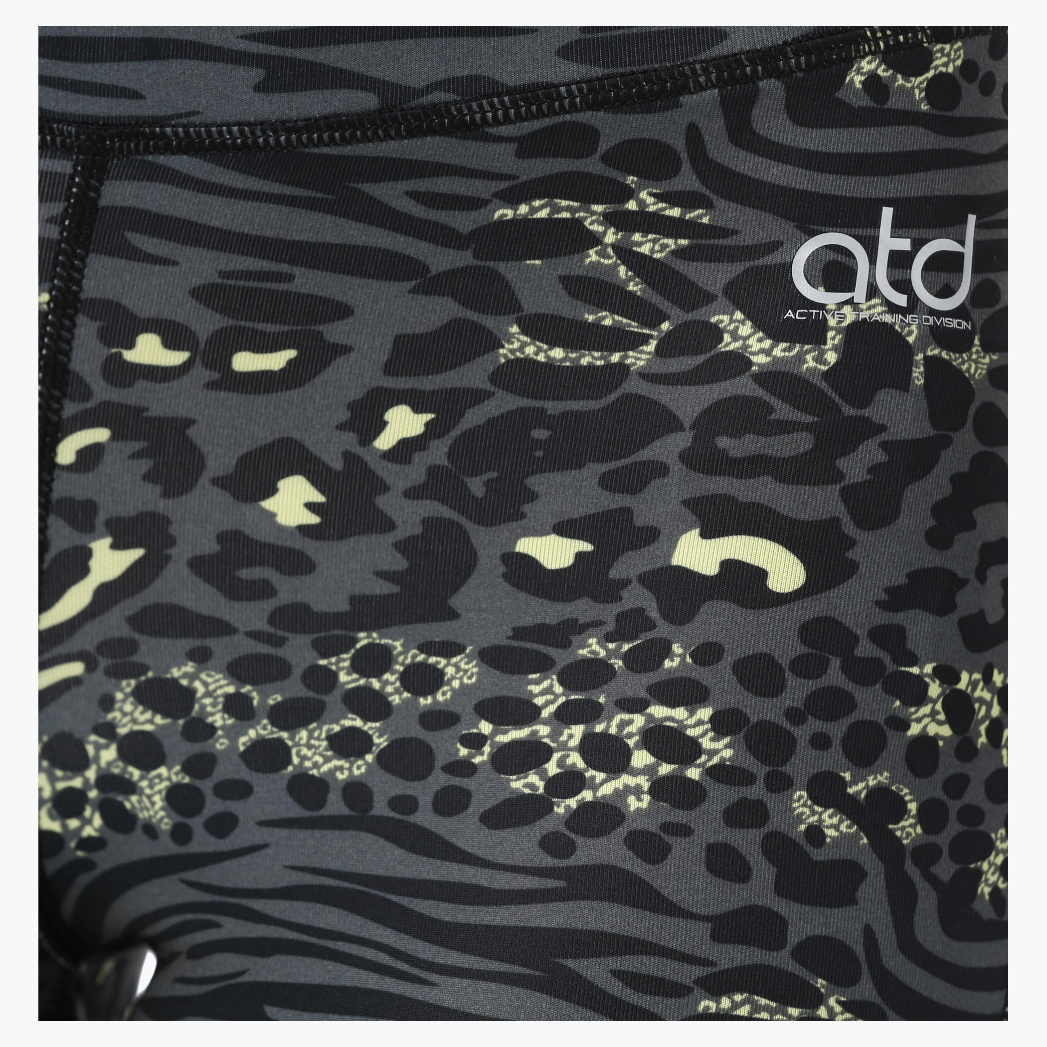Printed Leggings in Regular Fit-women-clothing-sportswearandactivewear-bottoms-image-4