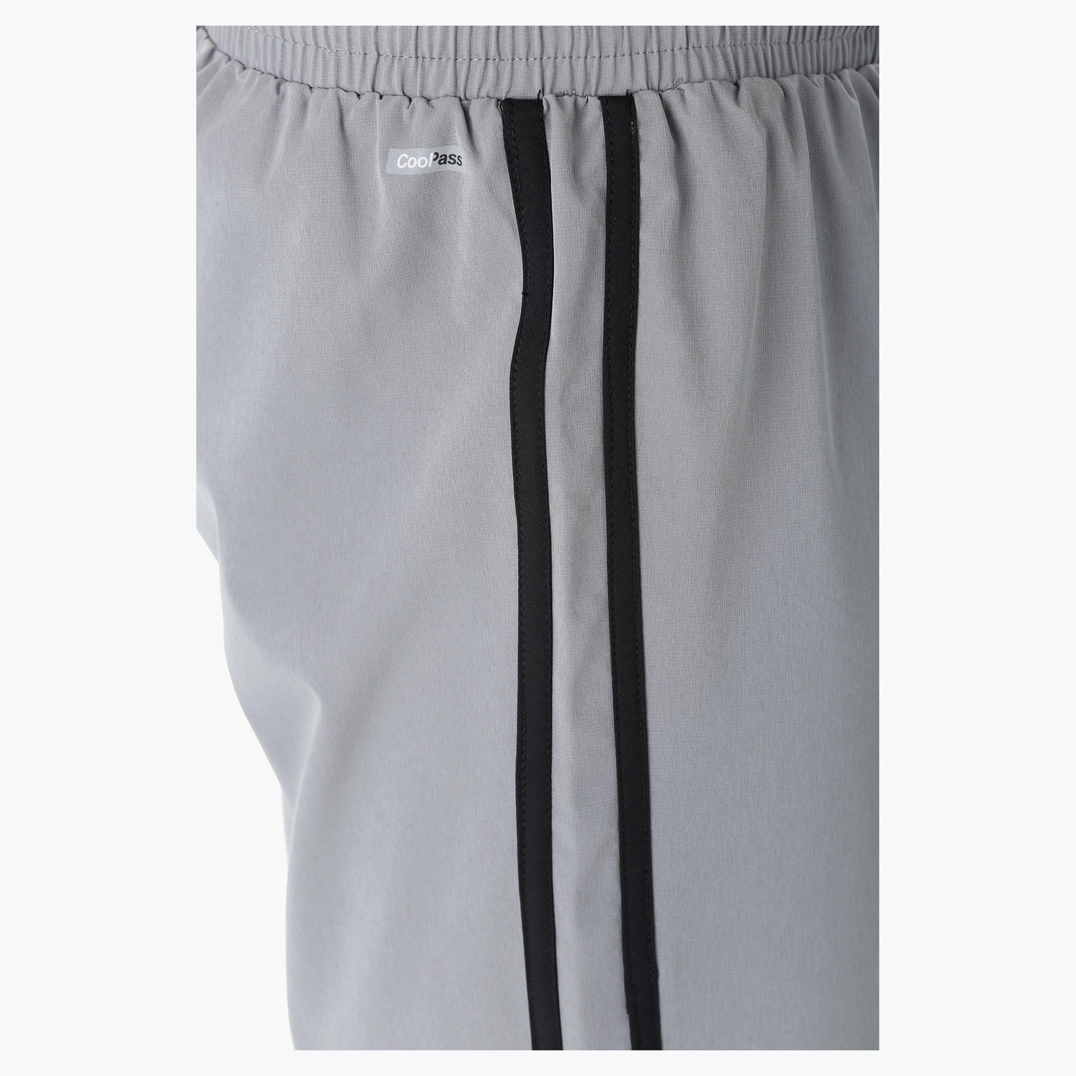 Woven Shorts in Regular Fit-men-clothing-sportswearandactivewear-bottoms-image-2