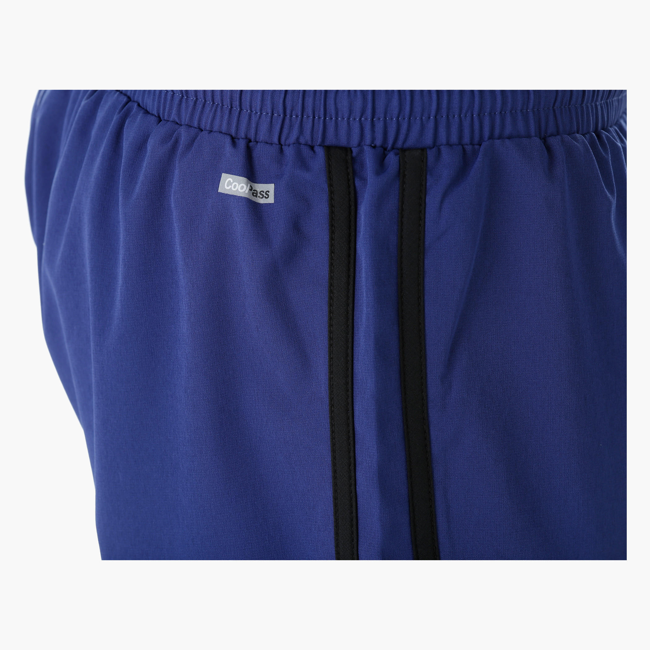 Woven Shorts in Regular Fit-men-clothing-sportswearandactivewear-bottoms-image-9