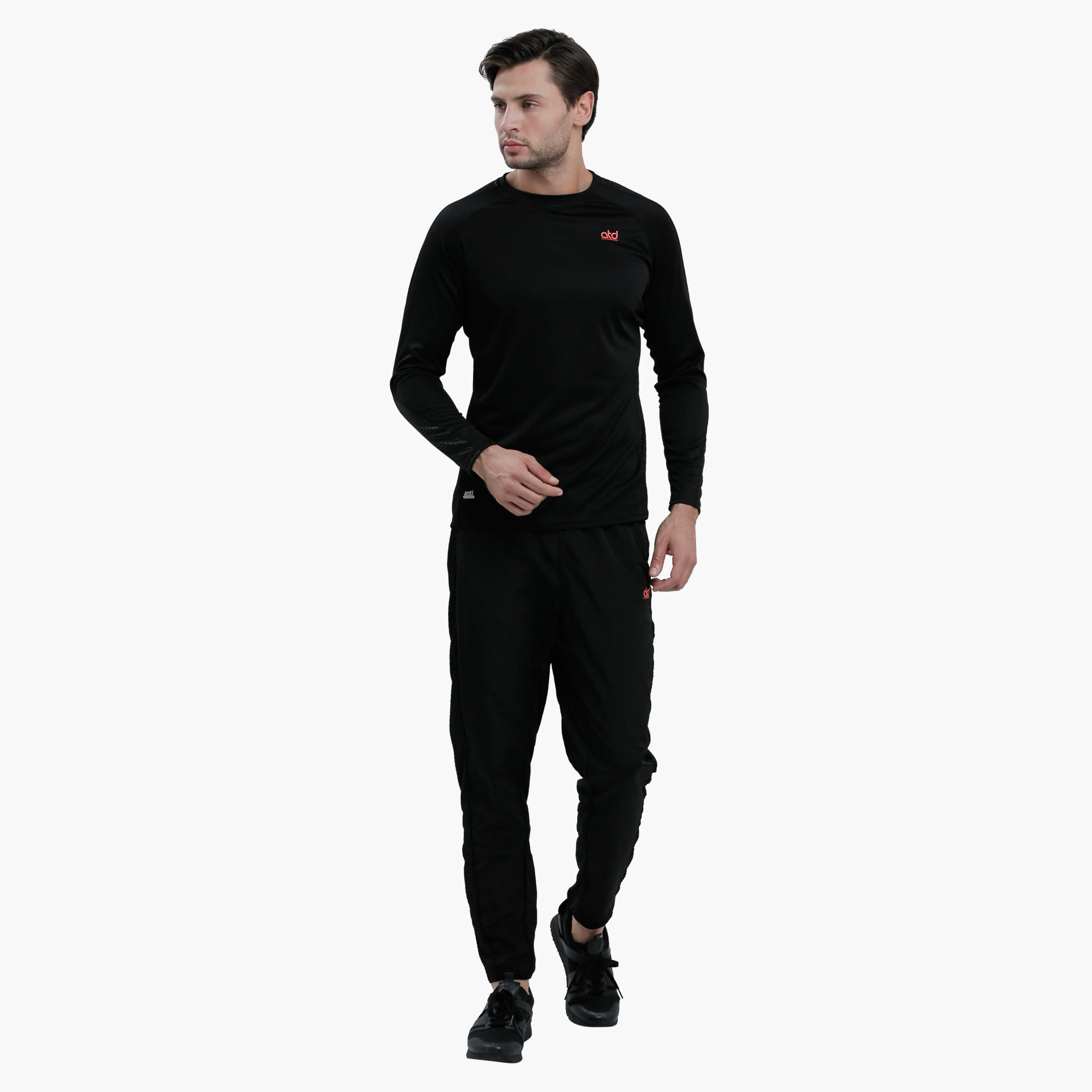 Crew Neck T-Shirt with Long Sleeves-men-clothing-sportswearandactivewear-tshirtsandpolos-image-5