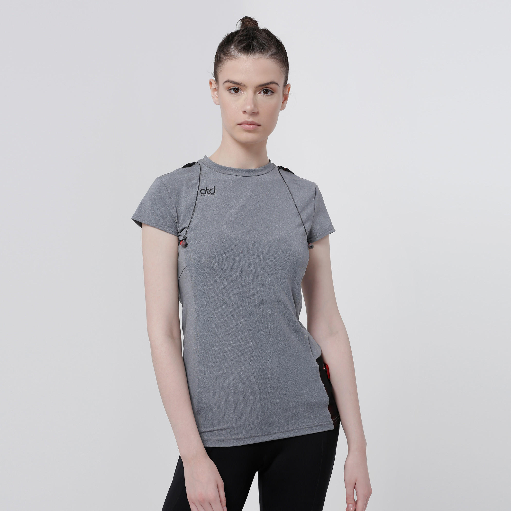 تيشيرت بياقة مستديرة وجيب بتصميم خيوط متشابكة وأكمام قصيرة-women-clothing-sportswearandactivewear-tshirtsandvests-image-6