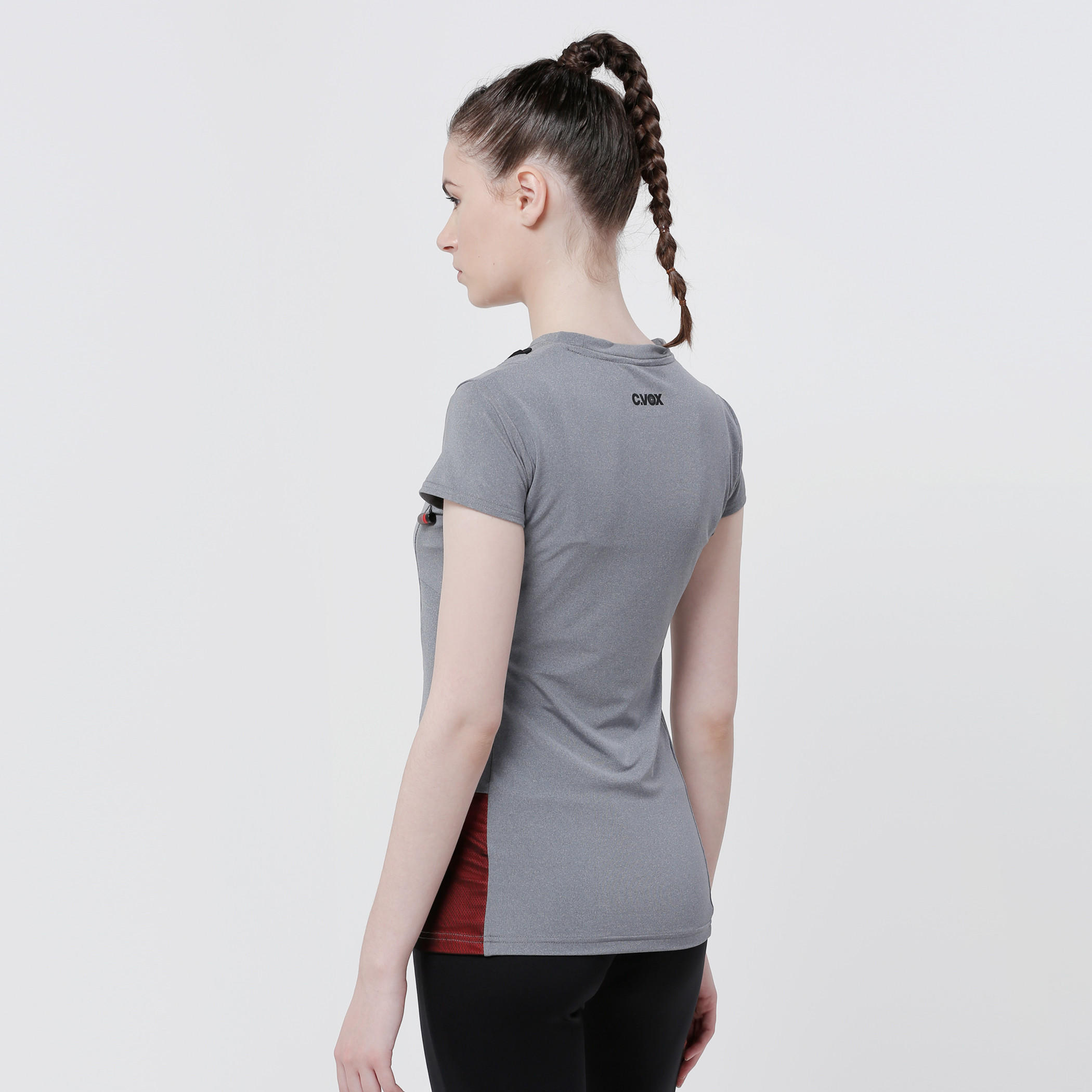 تيشيرت بياقة مستديرة وجيب بتصميم خيوط متشابكة وأكمام قصيرة-women-clothing-sportswearandactivewear-tshirtsandvests-image-7
