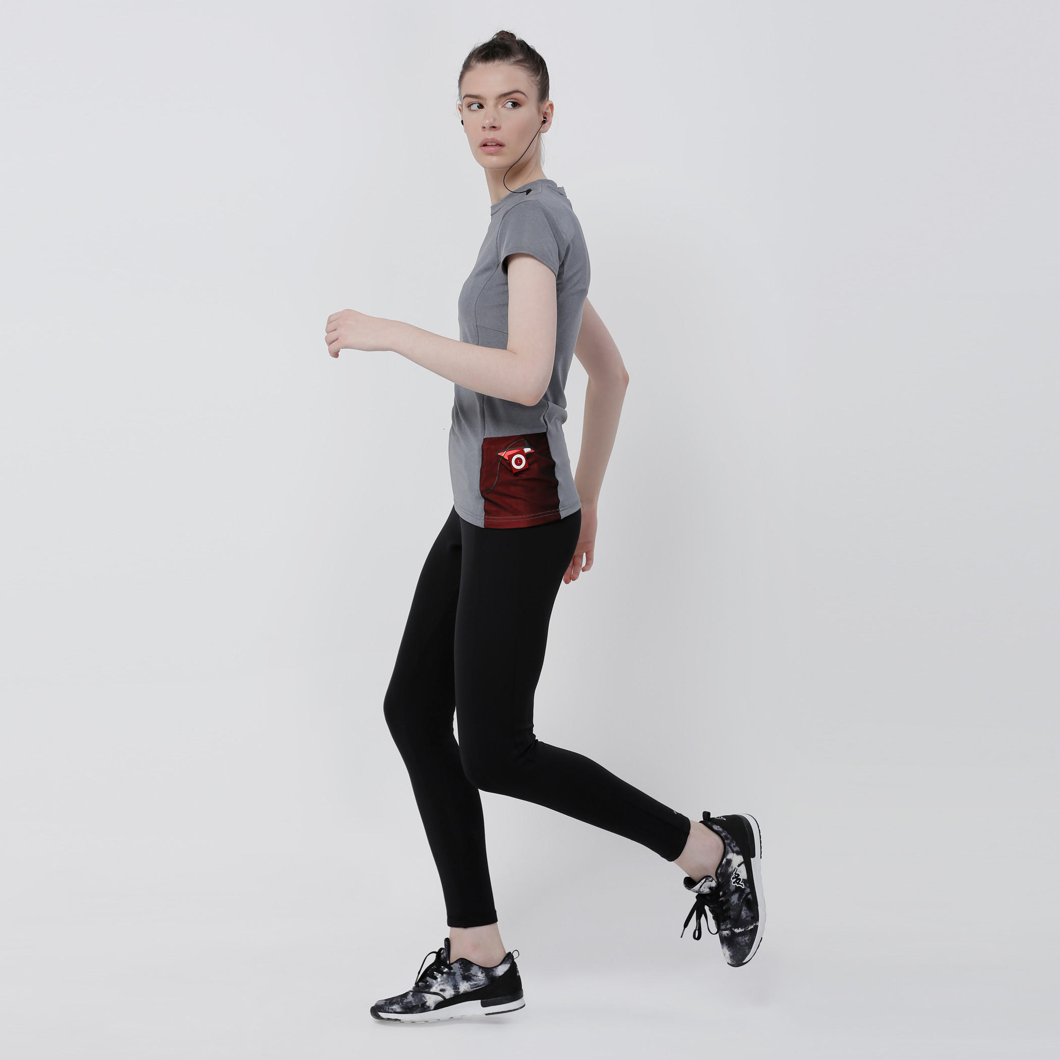 تيشيرت بياقة مستديرة وجيب بتصميم خيوط متشابكة وأكمام قصيرة-women-clothing-sportswearandactivewear-tshirtsandvests-image-10