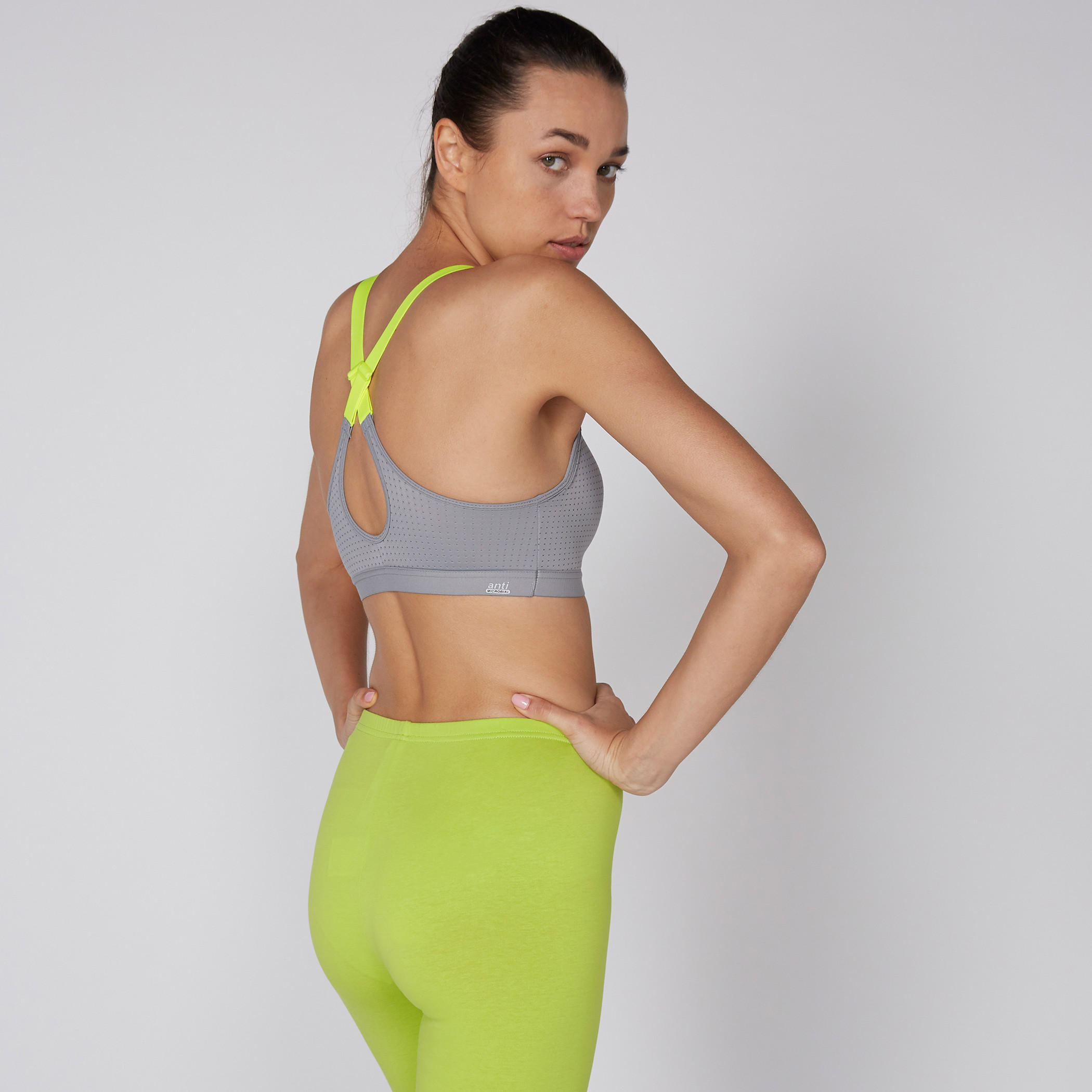 صدريّة رياضية بياقة عميقة وتفاصيل شبكية-women-clothing-tshirts-image-4