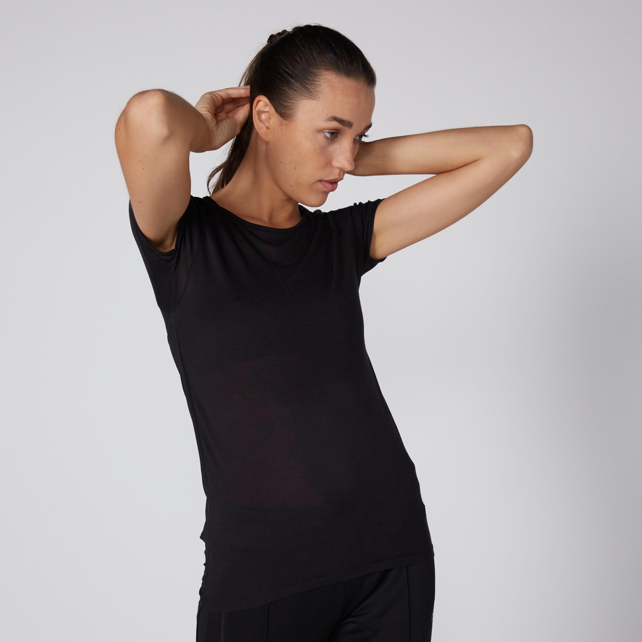 تيشيرت بياقة مستديرة وأكمام قصيرة-women-clothing-sportswearandactivewear-tshirtsandvests-image-4