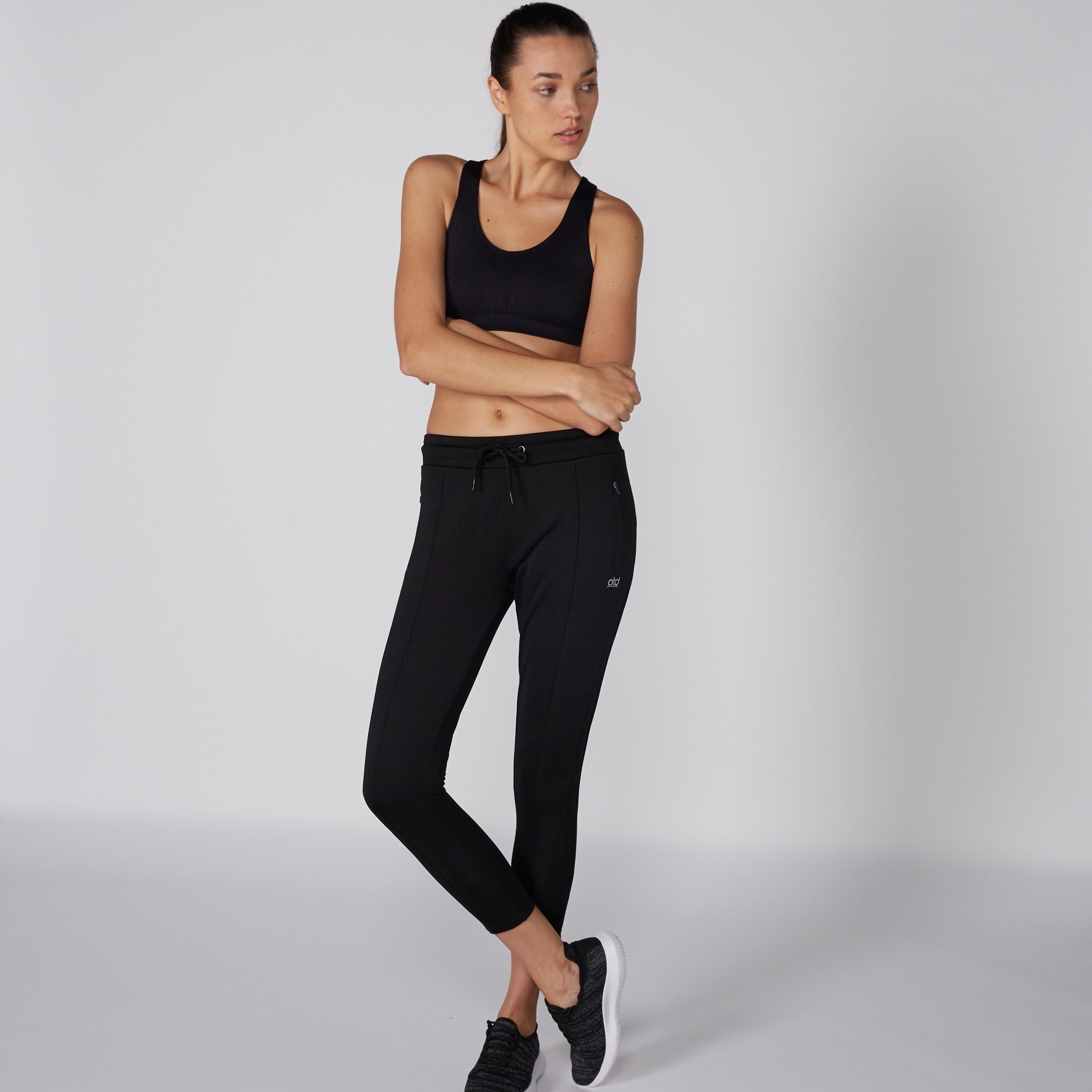 صدريّة رياضية بياقة عميقة ومتداخلة-sports-women-clothing-sportsbras-image-4