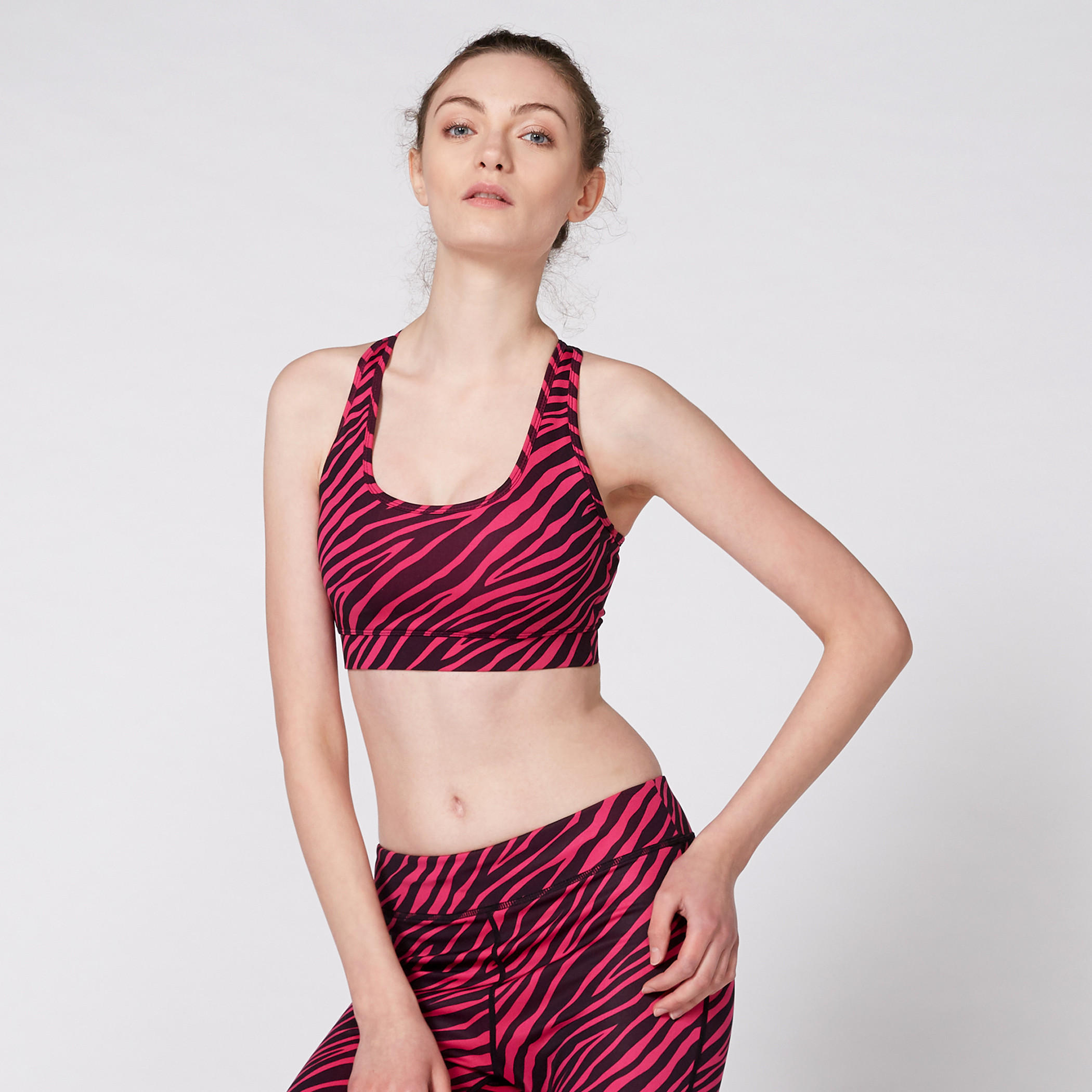 صدريّة رياضية بظهر متقاطع وتفاصيل شبكية وطبعات-sports-women-clothing-sportsbras-image-1