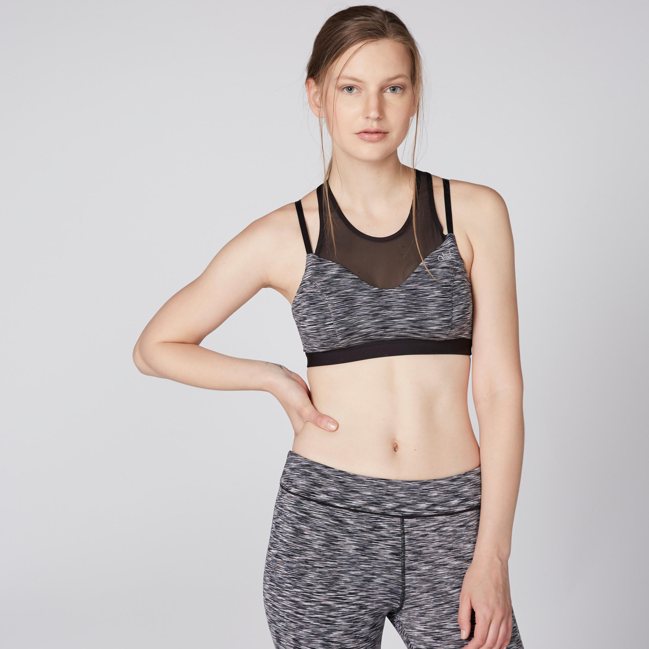صدريّة رياضية بظهر متقاطع وتفاصيل شبكية وطبعات-sports-women-clothing-sportsbras-image-2