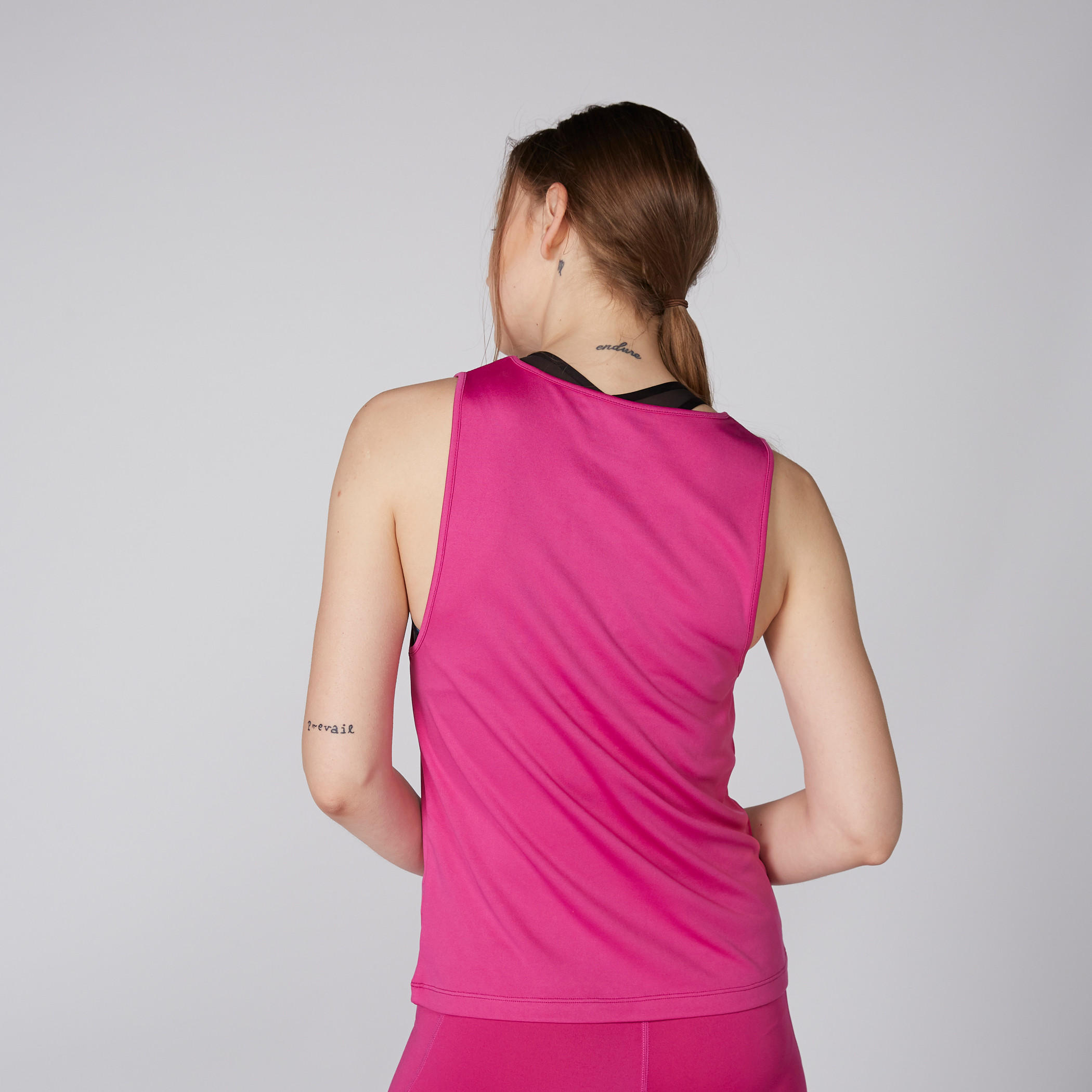 سترة فيست دون أكمام بياقة عميقة وطبعات-women-clothing-tshirts-image-3