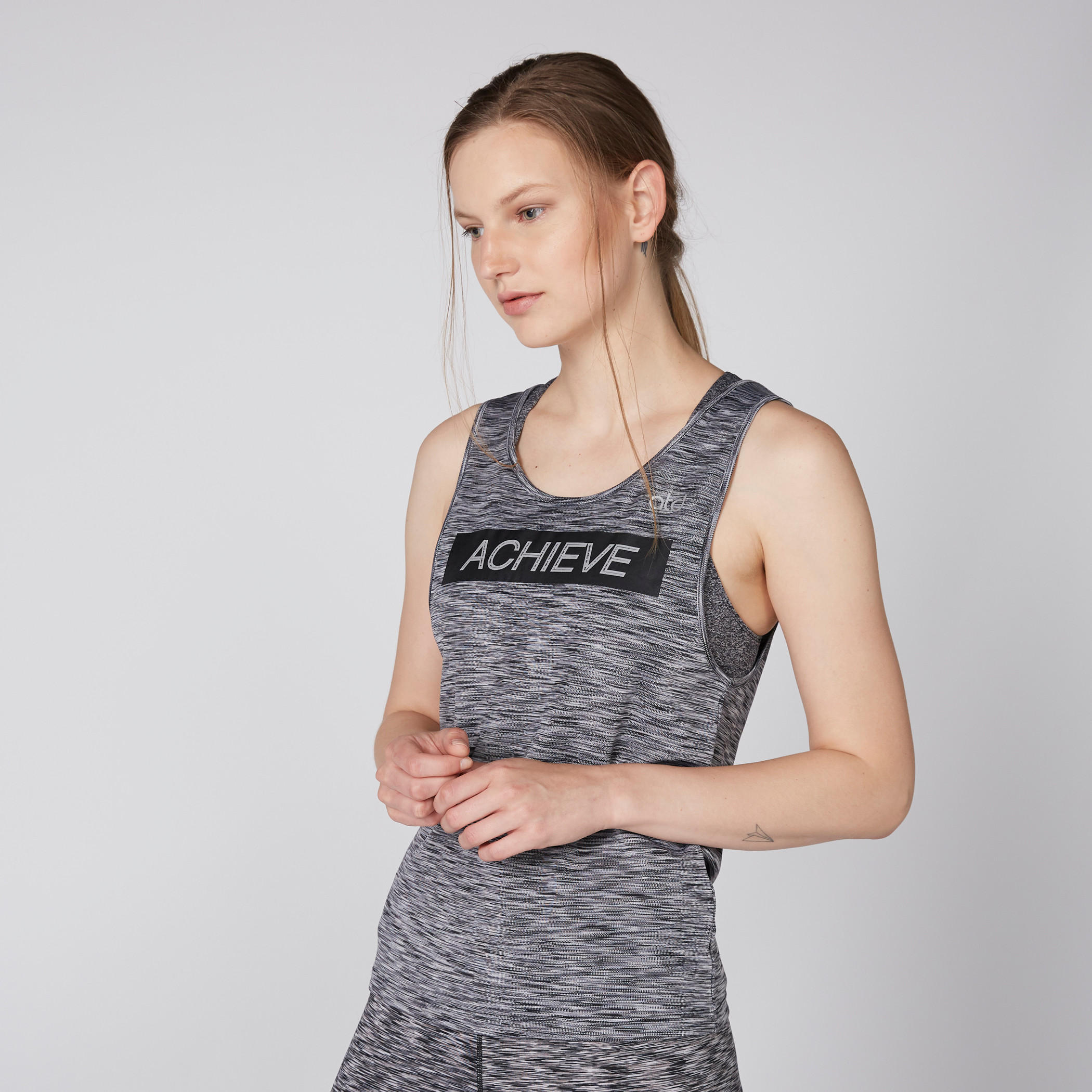 تيشيرت دون أكمام بياقة عميقة وطبعات-women-clothing-sportswearandactivewear-tshirtsandvests-image-3