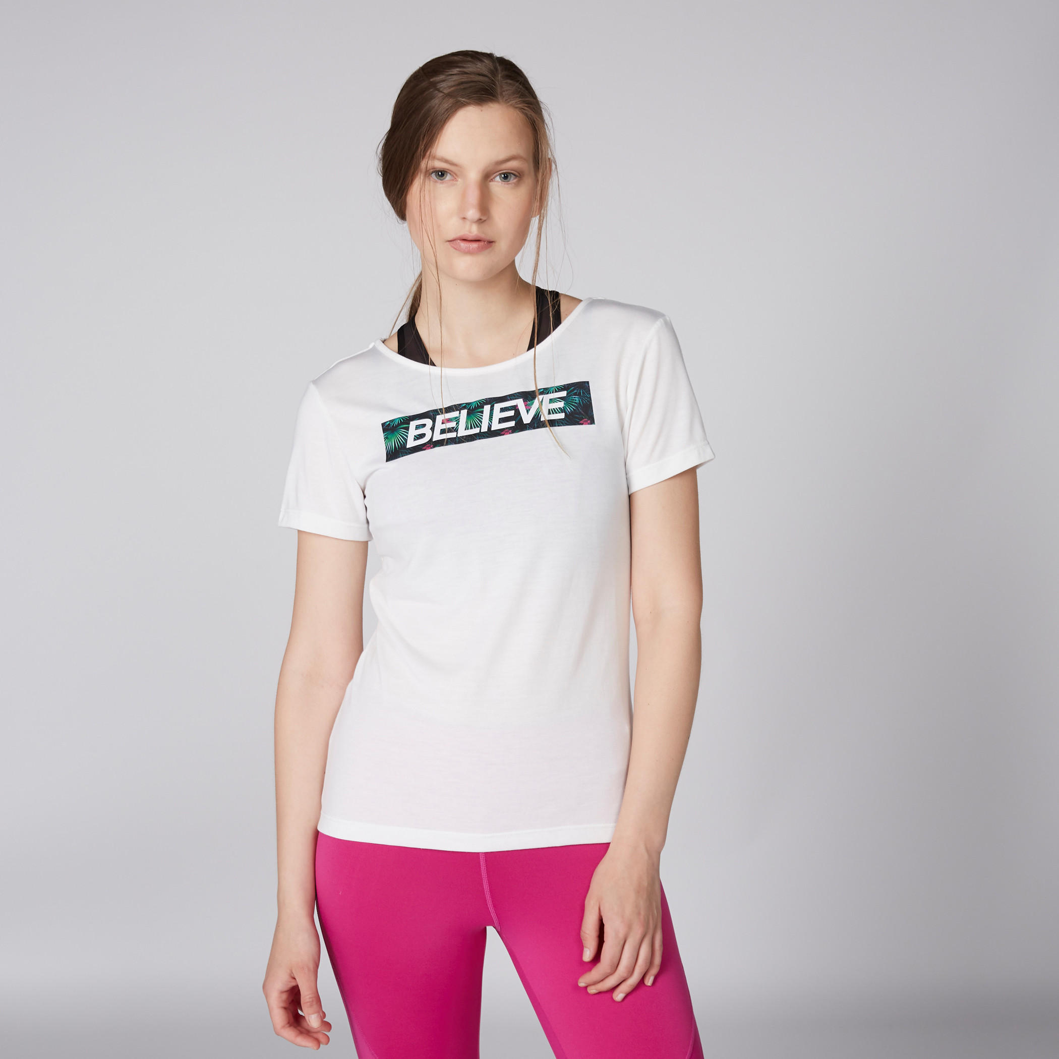 بلوزة بياقة مستديرة وأكمام قصيرة وطبعات-women-clothing-sportswearandactivewear-tshirtsandvests-image-3