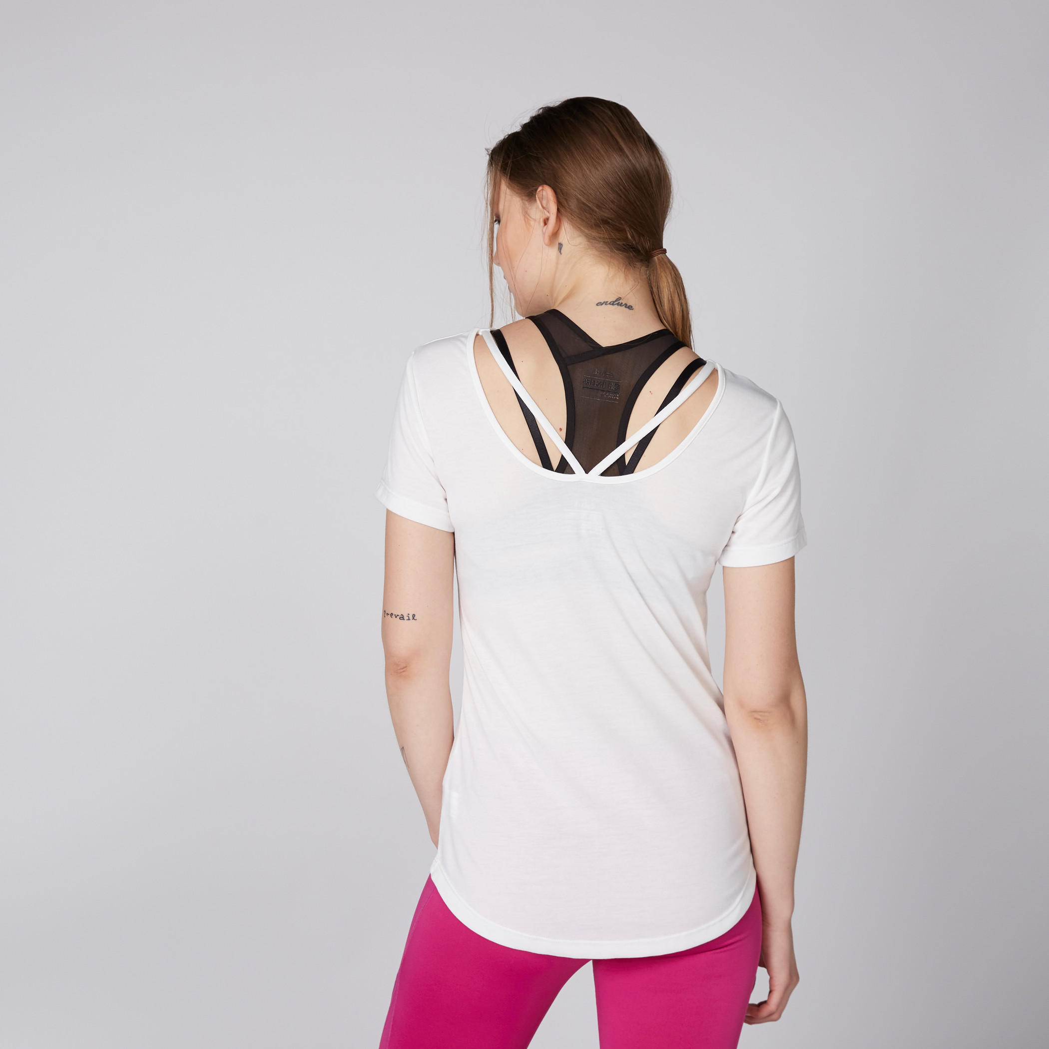 بلوزة بياقة مستديرة وأكمام قصيرة وطبعات-women-clothing-sportswearandactivewear-tshirtsandvests-image-4