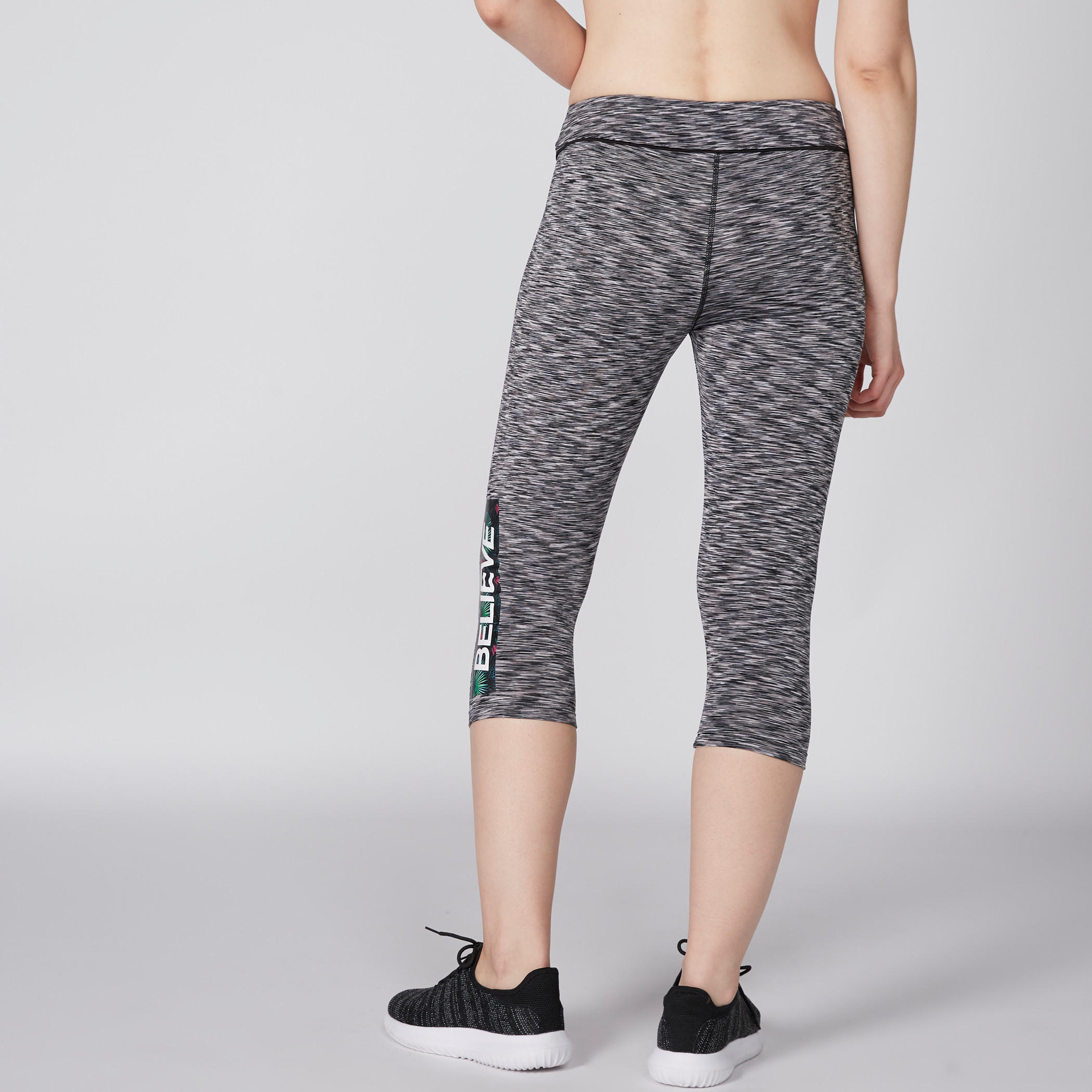 بنطال ليقنز بطول 3/4 وخصر مطّاطي وطبعات-women-clothing-bottoms-leggings-image-4