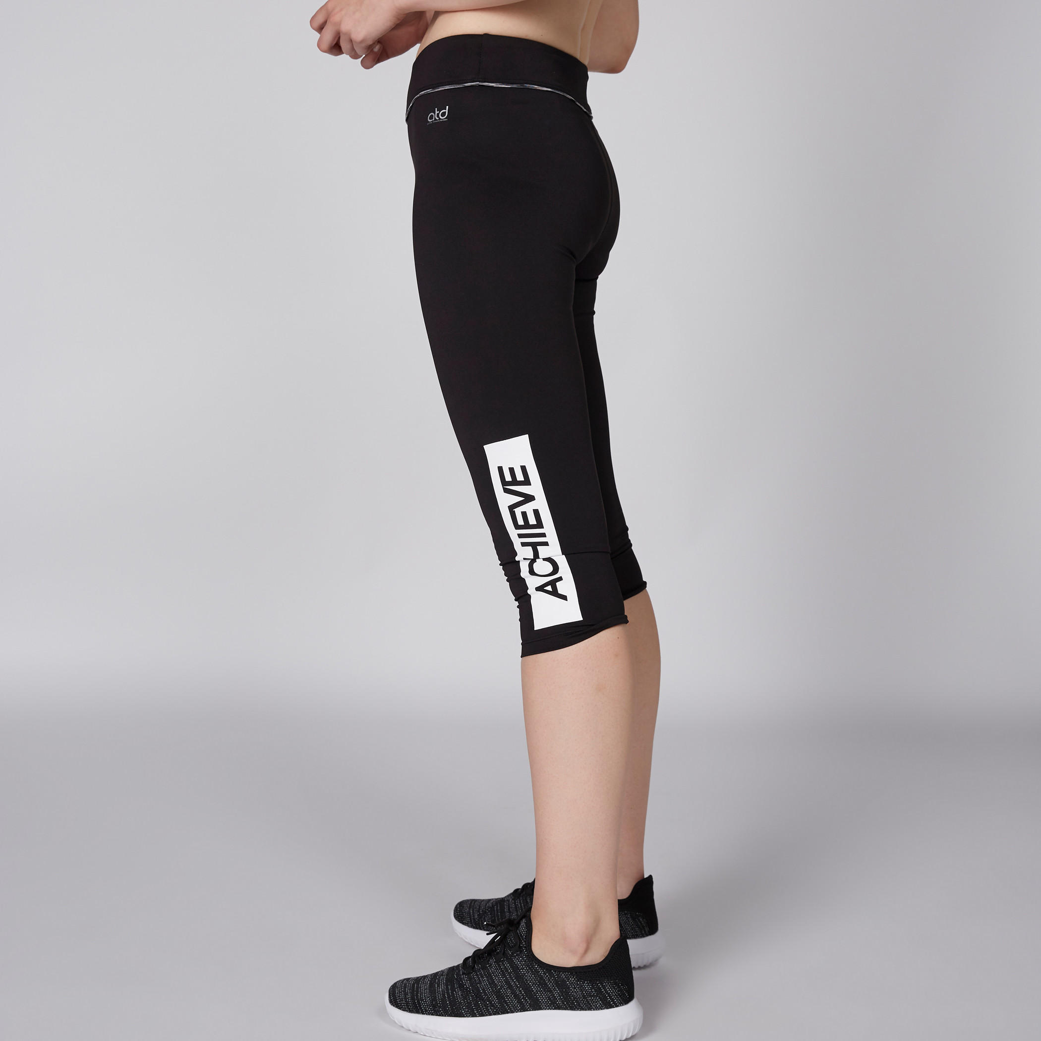بنطال ليقنز بطول 3/4 وخصر مطّاطي وطبعات-women-clothing-bottoms-leggings-image-4