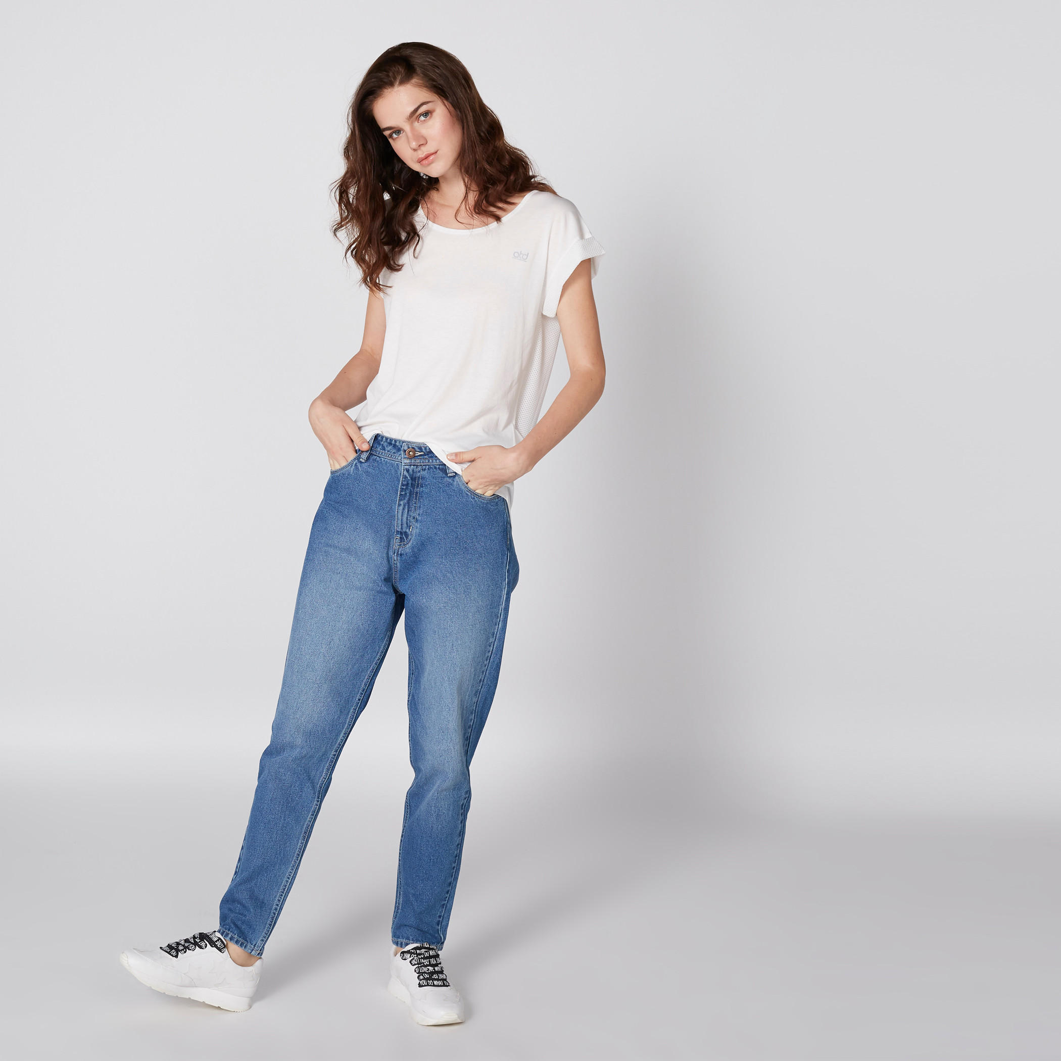 تيشيرت بارز الملمس بياقة مستديرة وأكمام قصيرة-women-clothing-sportswearandactivewear-tshirtsandvests-image-1