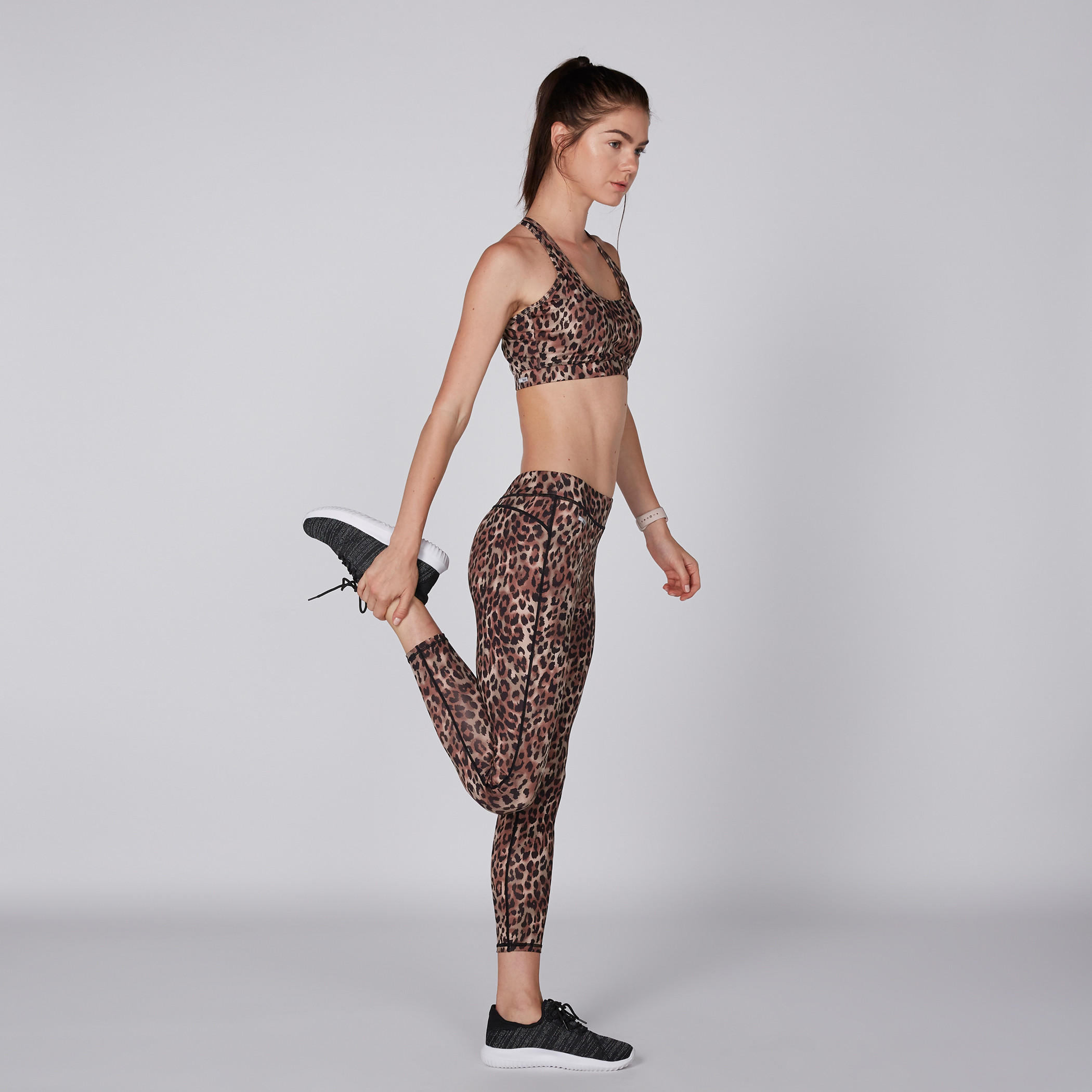 بنطال ليقنز طويل بخصر مطّاطي وطبعات-women-clothing-bottoms-leggings-image-2
