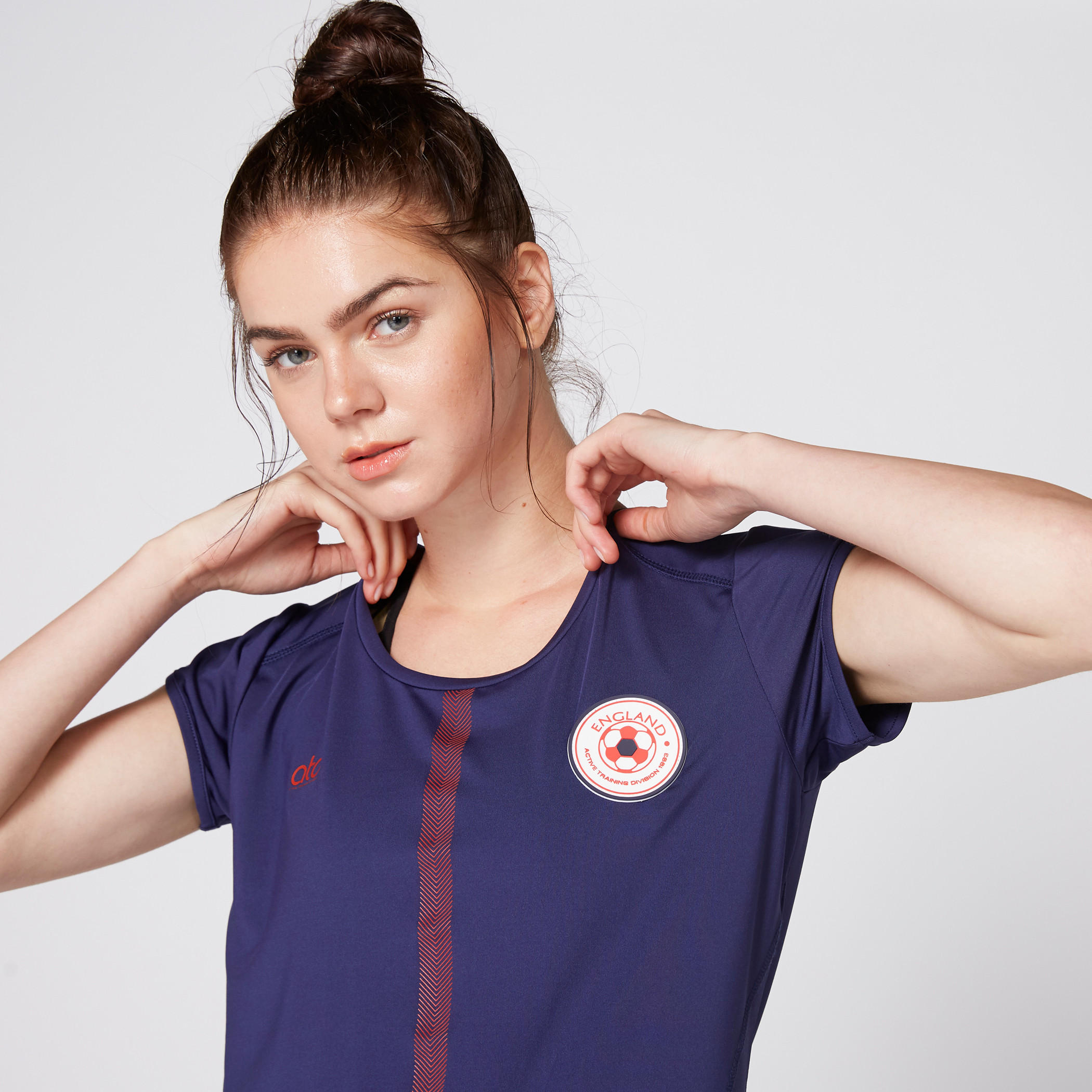 تيشيرت بياقة مستديرة وأكمام كاب وطبعات إنجلترا-women-clothing-shirtsandblouses-shirts-image-3