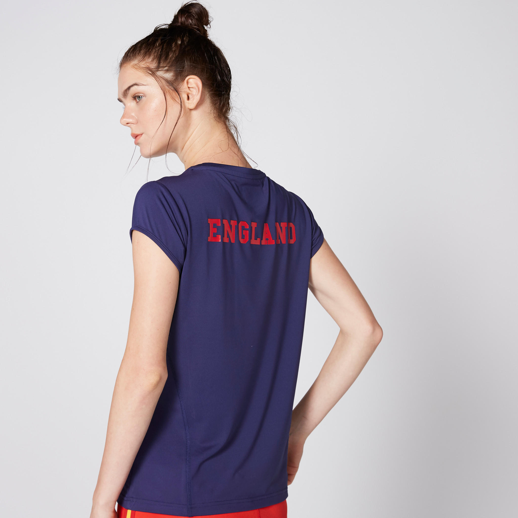 تيشيرت بياقة مستديرة وأكمام كاب وطبعات إنجلترا-women-clothing-shirtsandblouses-shirts-image-4