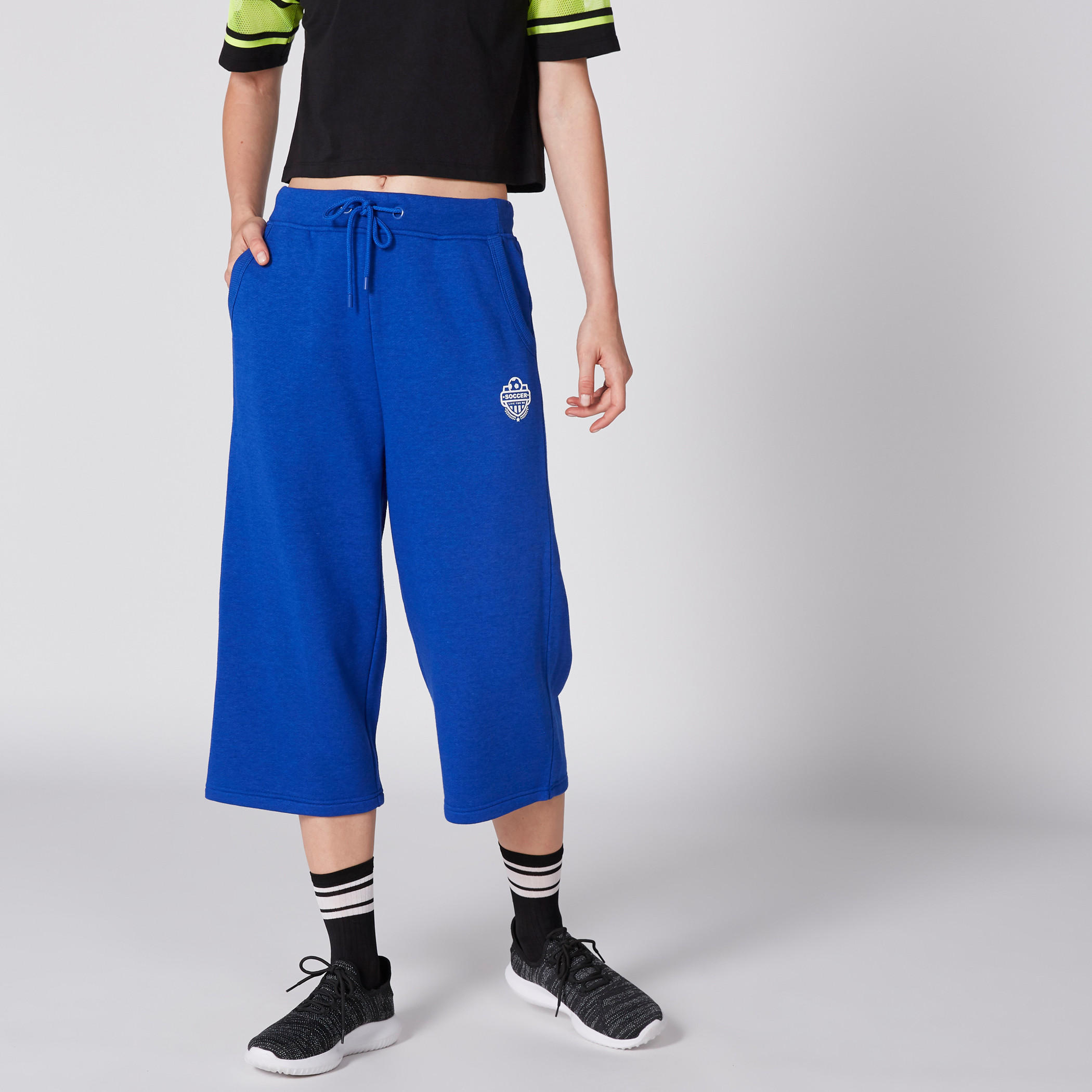 بنطال واسع الساقين بخصر مطّاطي ورباط وجيوب-women-clothing-bottoms-trousers-image-1