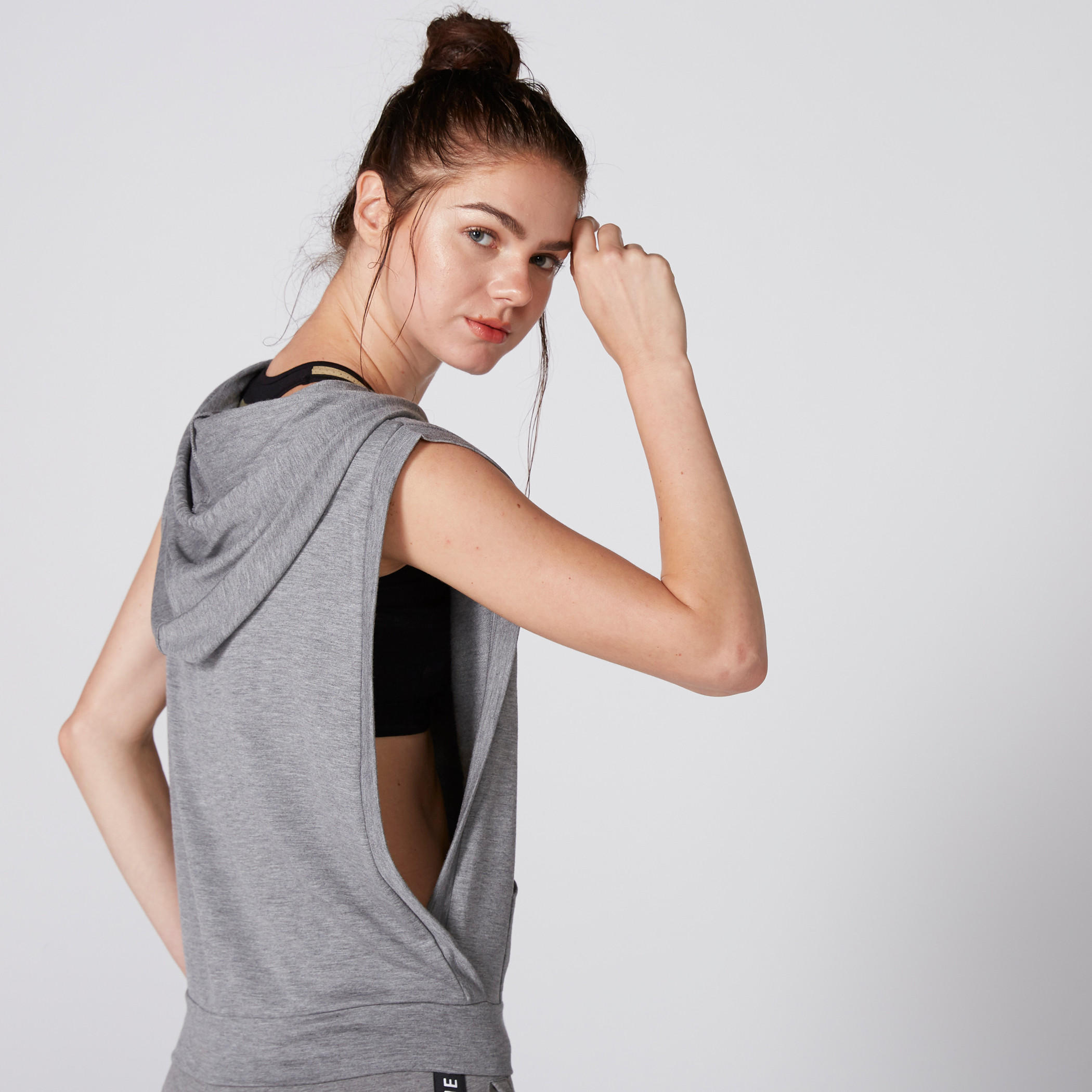تيشيرت دون أكمام بقبعة وطبعات-women-clothing-tshirts-image-2