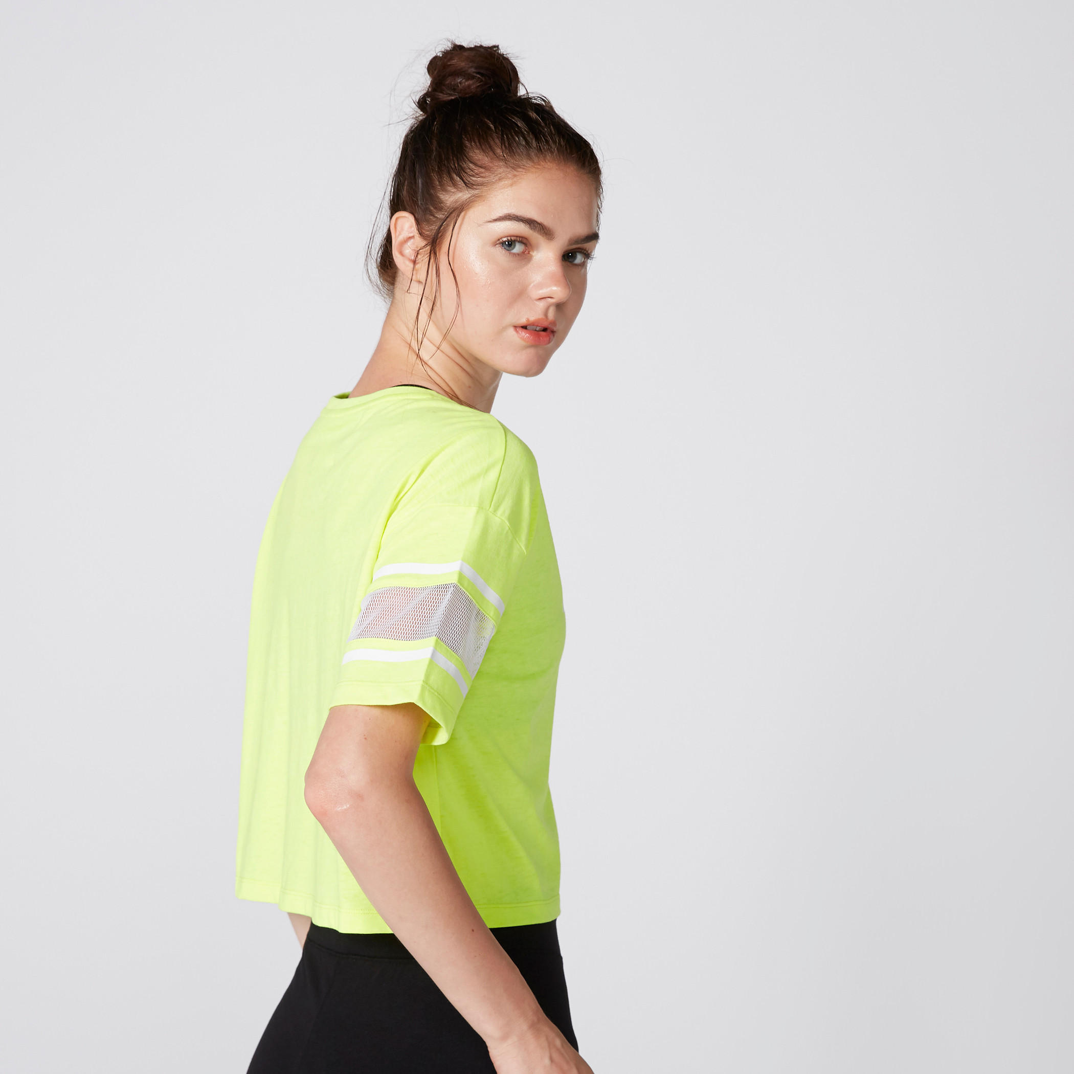 بلوزة كروب بأكمام قصيرة وطبعات-women-clothing-shirtsandblouses-blouses-image-3