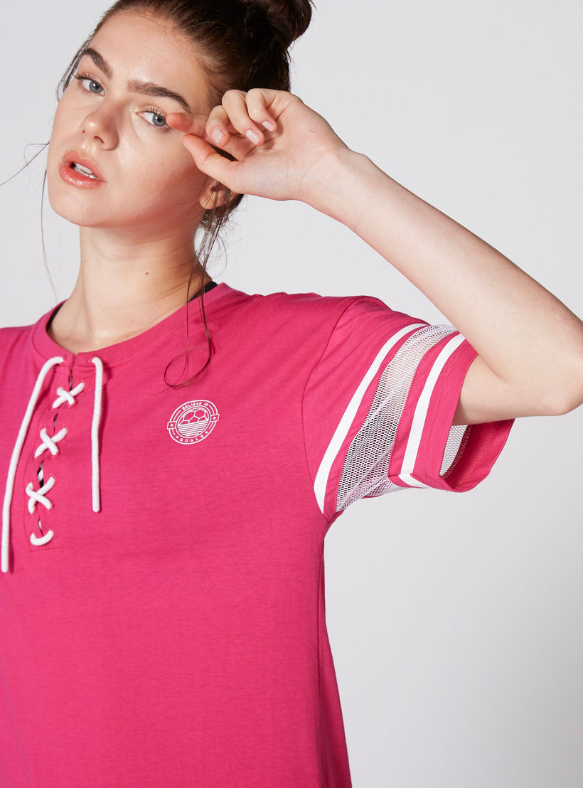 تيشيرت بياقة مستديرة وأكمام قصيرة وتفاصيل شبكية-women-clothing-shirtsandblouses-shirts-image-1