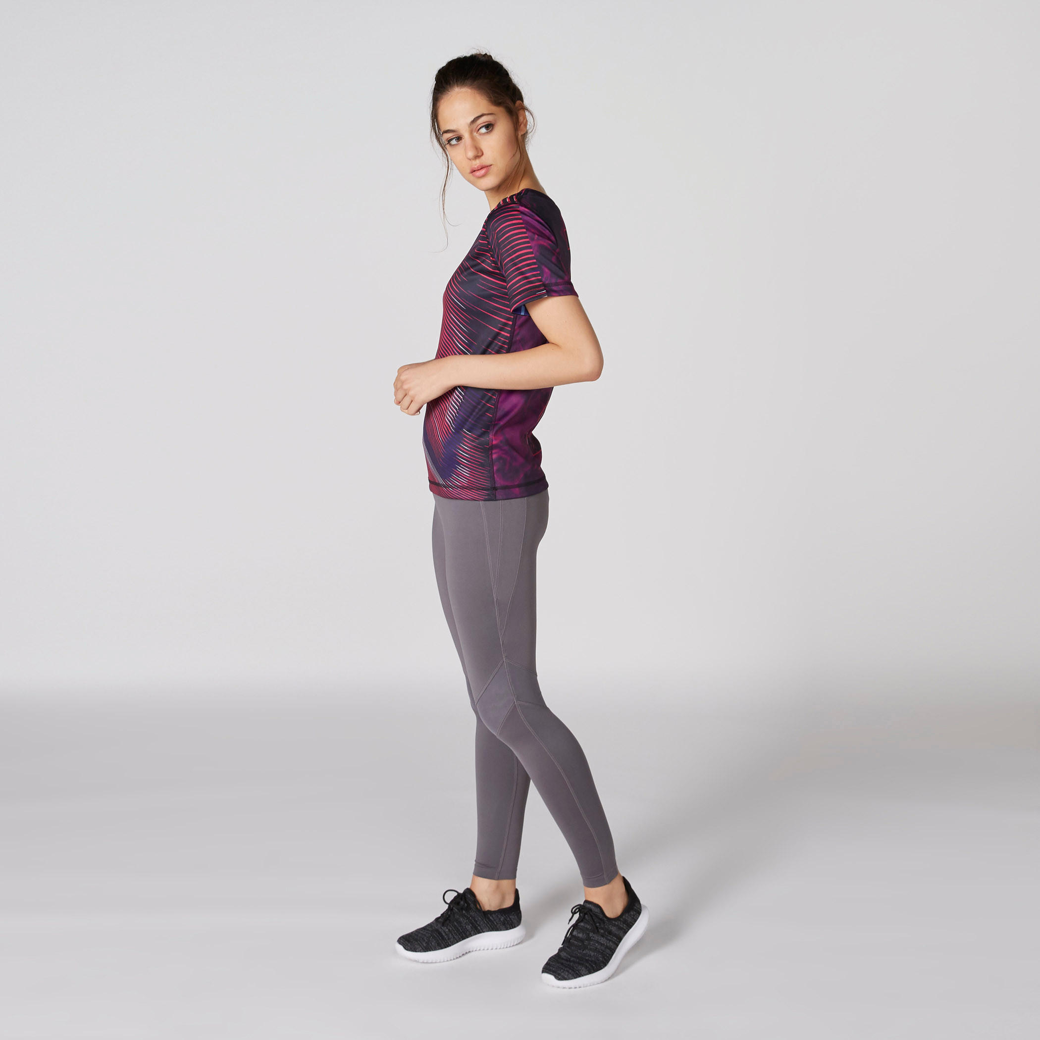 بنطال ليقنز طويل بخصر مطّاطي وتفاصيل شبكية-women-clothing-sportswearandactivewear-bottoms-image-3