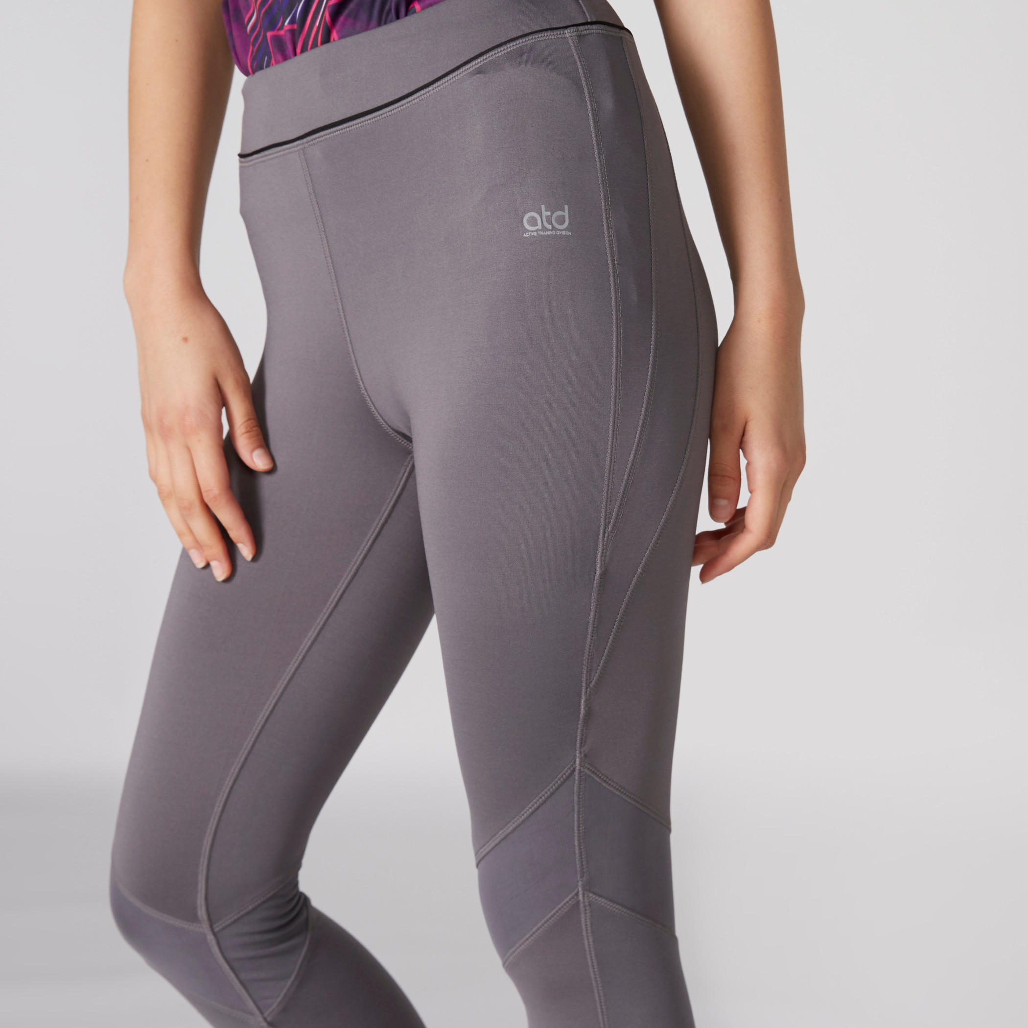 بنطال ليقنز طويل بخصر مطّاطي وتفاصيل شبكية-women-clothing-sportswearandactivewear-bottoms-image-4