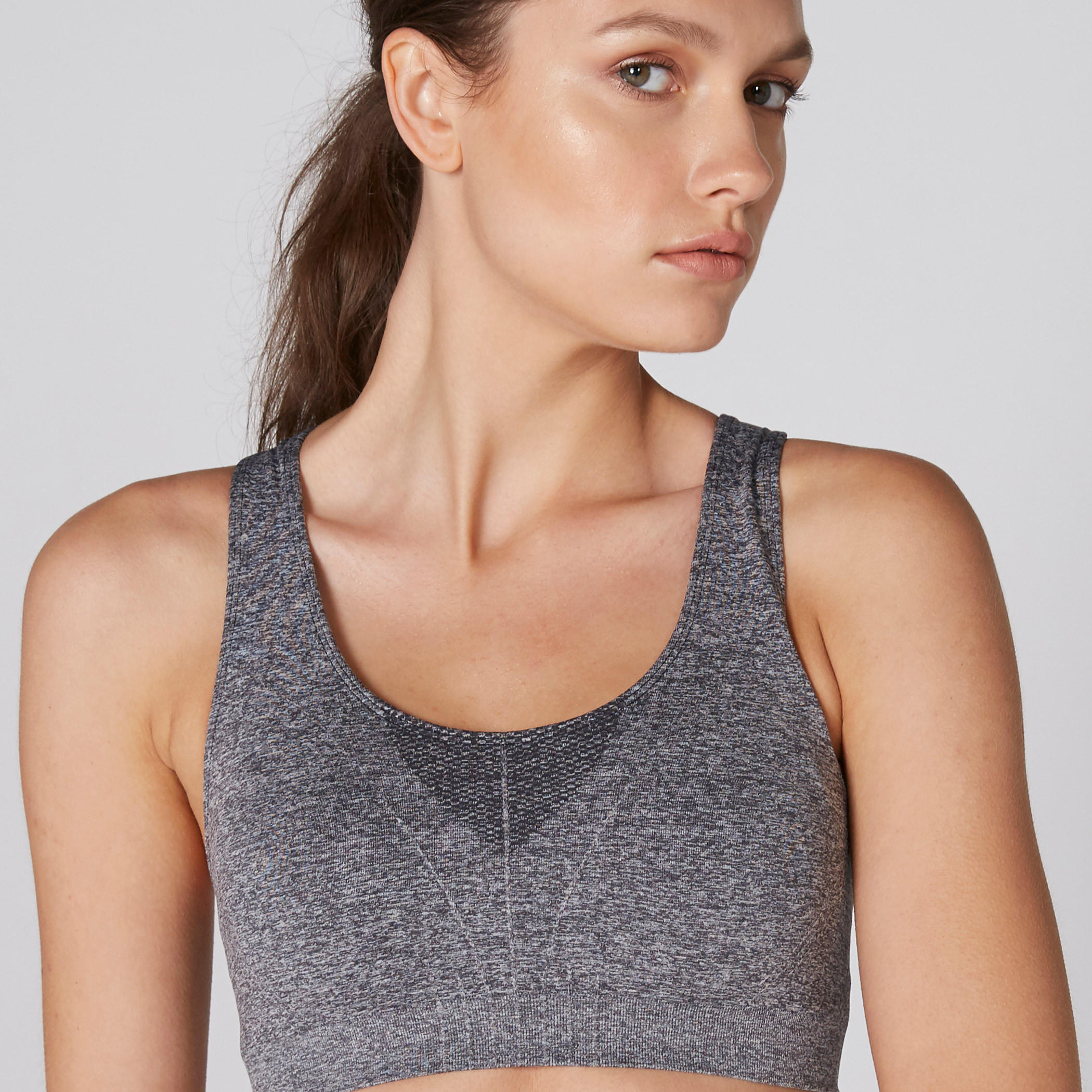 صدرية رياضية بياقة عميقة وظهر ريسر-sports-women-clothing-sportsbras-image-4